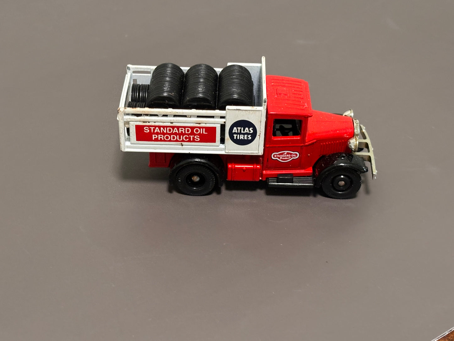 Lledo Chevron diecast metal replica Atlas tire & Truck 1934 Model A Ford truck