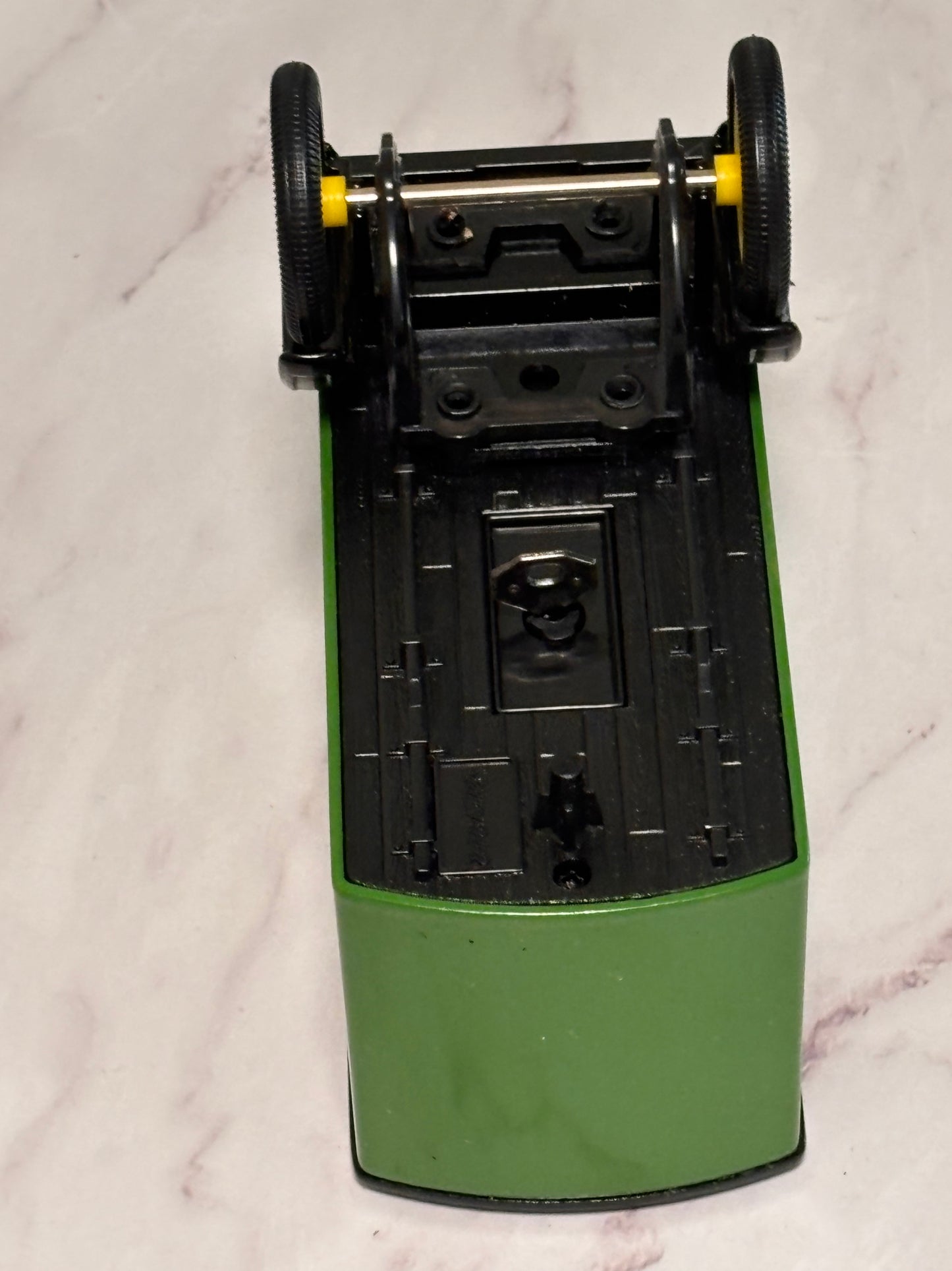 John Deere - ERTL 1918 Ford Model T Runabout with Trailer - Bank Diecast Vintage