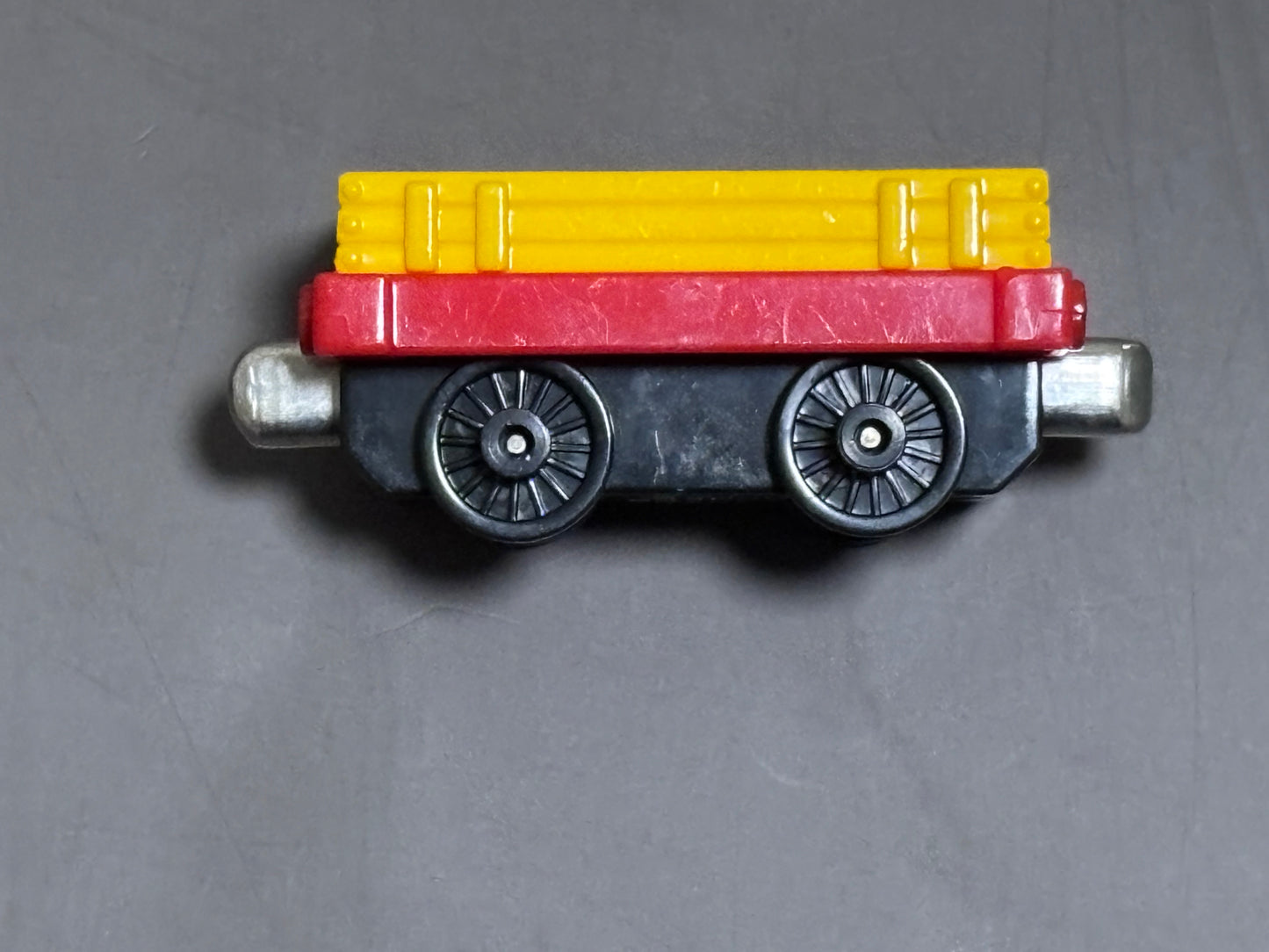 Thomas & Friends Take n Play Along Low Cargo Car Mattel 2012 Red Yellow