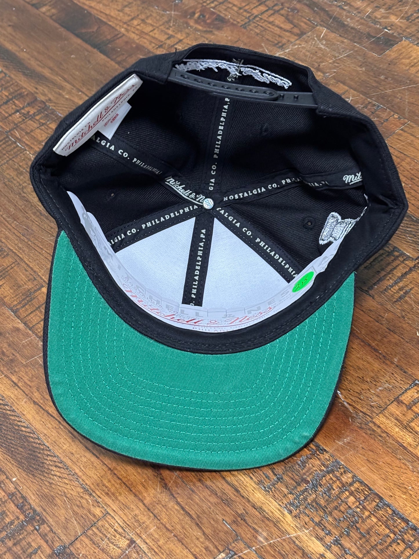 Mitchell & Ness NHL Hockey Pittsburgh Penguins 2017 Stanley Cup Finals Champions Snap Back Adjustable Res White Black Mesh Trucker Hat New