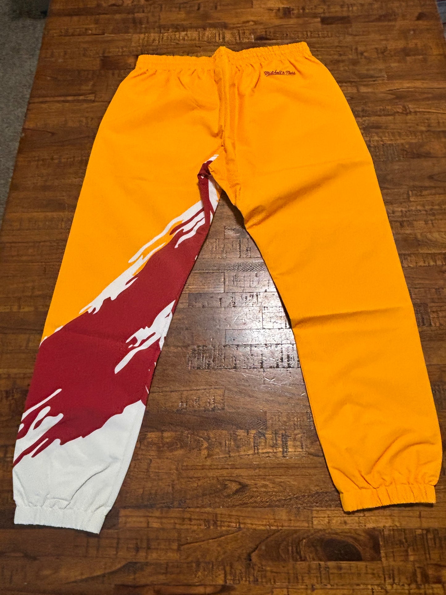 Atlanta Hawks Mitchell & Ness Hardwood Classic HWC NBA Retro Paint Brush Warm Up Sweat Pants Yellow White Res Men’s Large L New NWOT