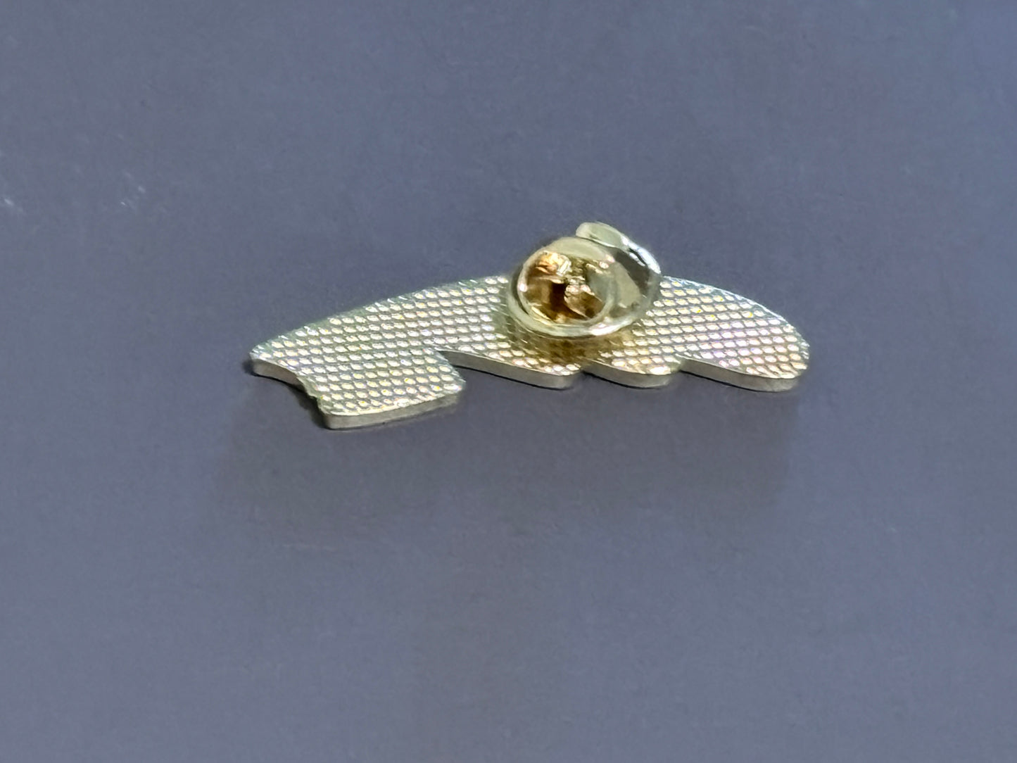 Pokémon Trainer Gym Badge Jet Unova Gold & Blue Feather Metal Enamel Pin
