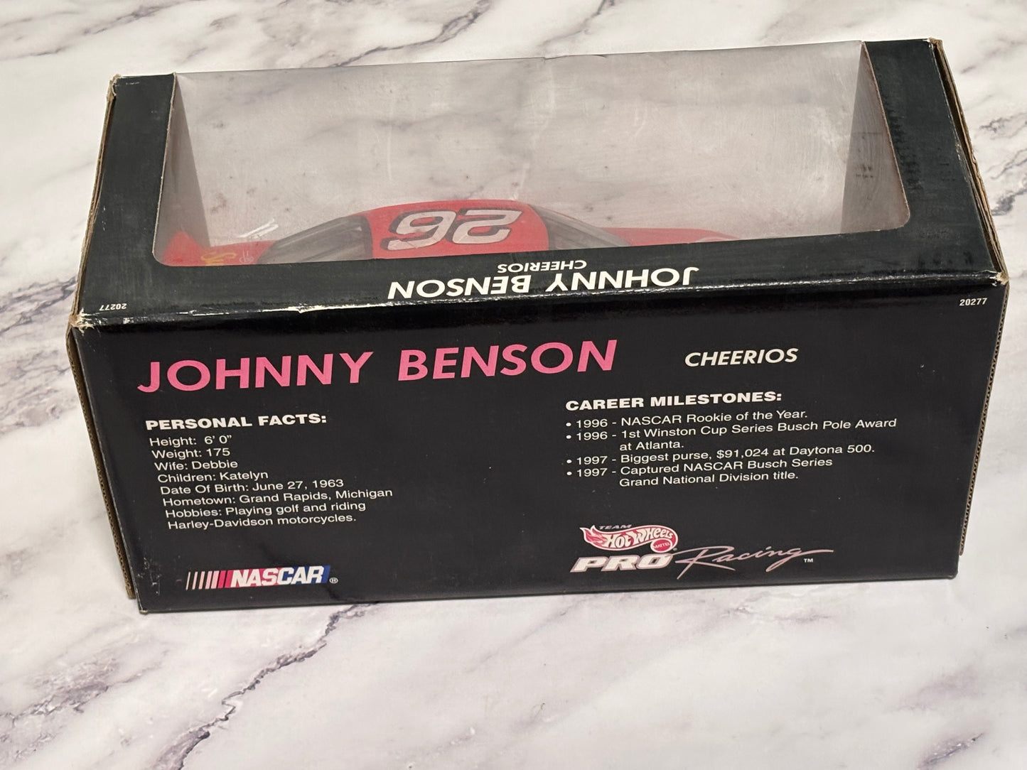 Hot Wheels Pro Racing Johnny Benson #26 NASCAR Betty Crocker 1:24 Die-Cast 1997