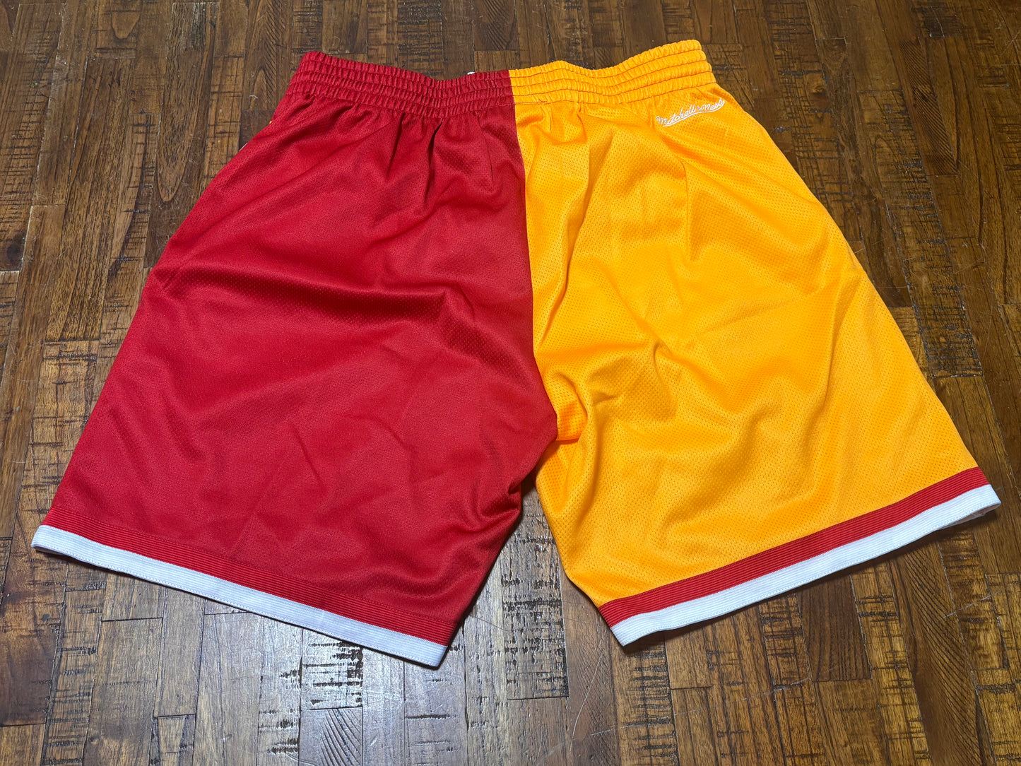 Atlanta Hawks Mitchell & Ness Hardwood Classic HWC NBA Retro Big Face 5.0 Fashion Red Yellow Shorts Men’s Large L New NWOT