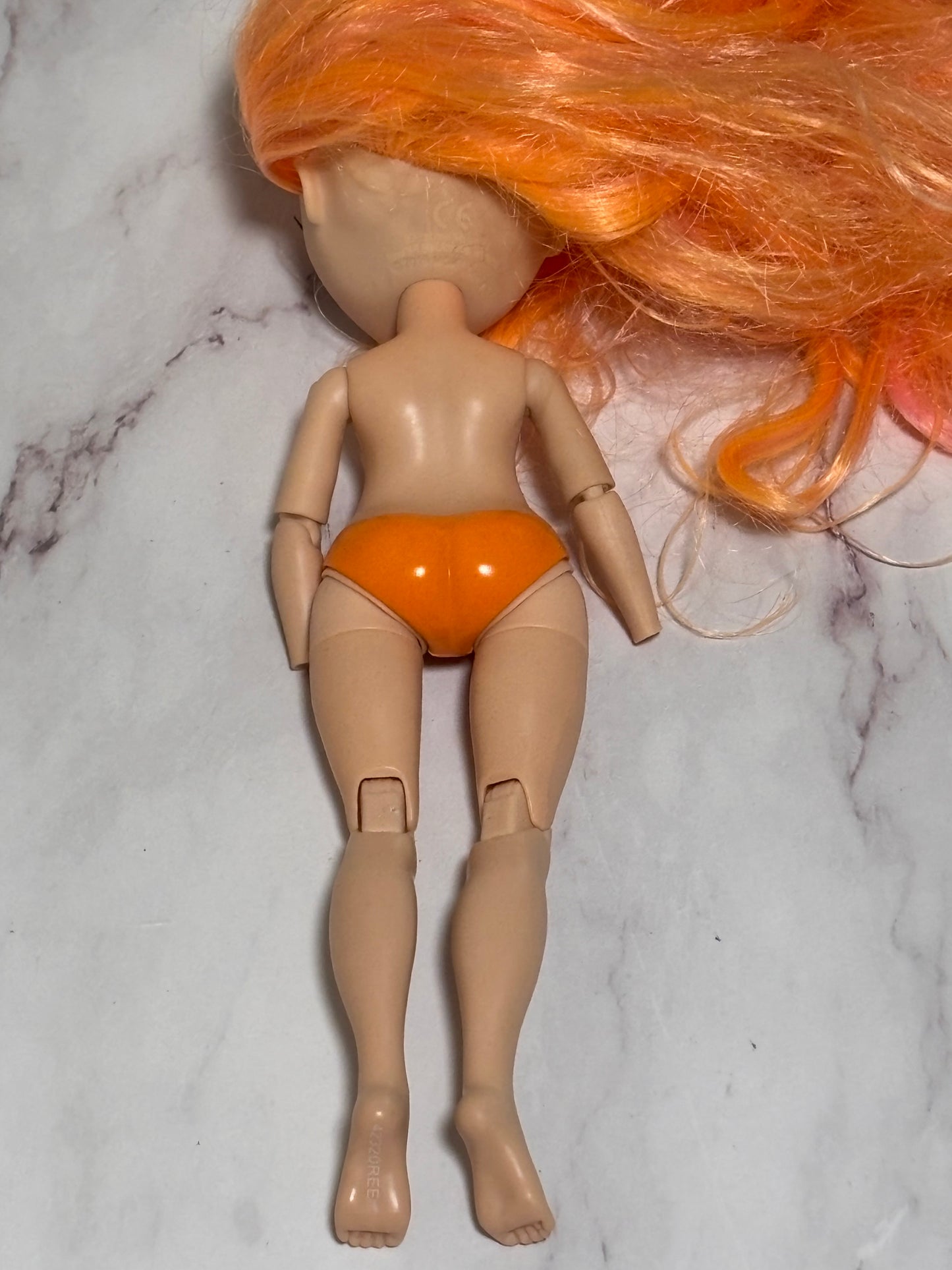 MGA Rainbow High Cheer Poppy Rowan Orange Cheerleader Fashion Doll