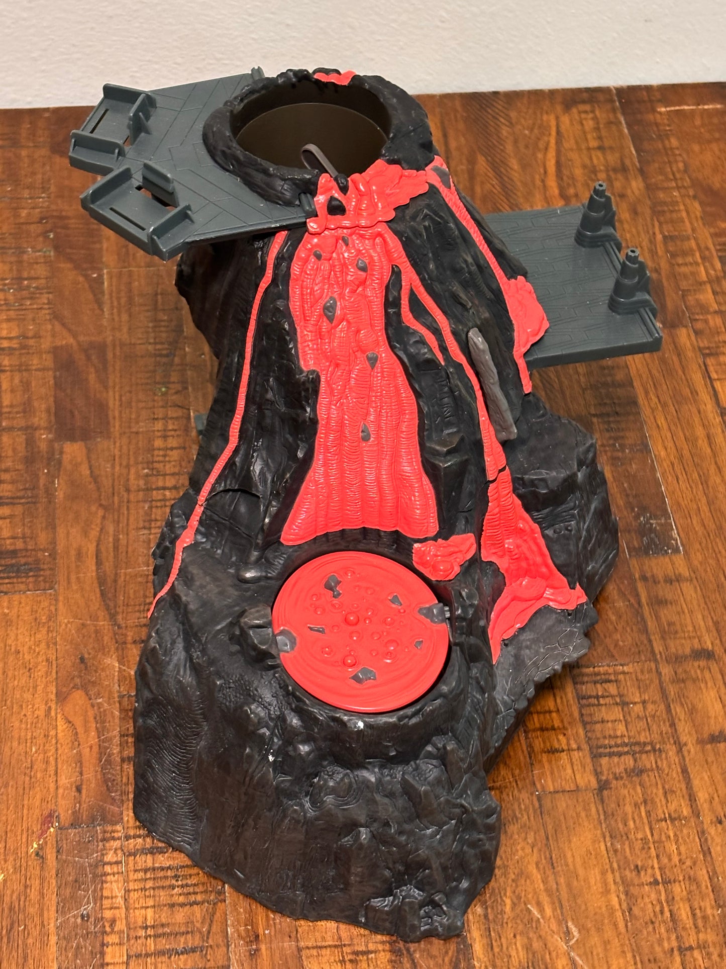 Star Wars Revenge of the Sith Mustafar Final Duel Playset Star Wars 2005 Valcano