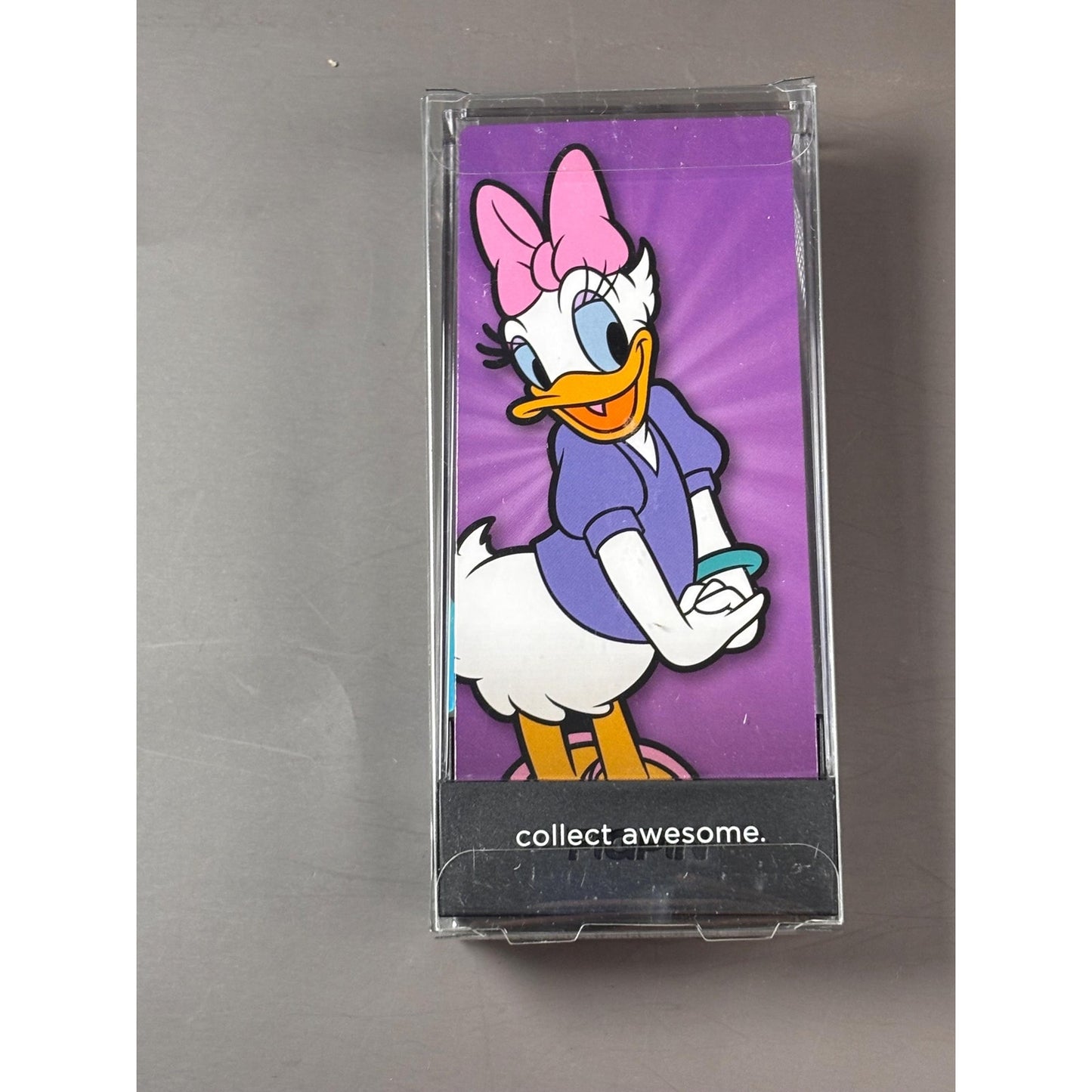 FiGPiN Daisy Duck (975) DISNEY 2022 L.A. Comic Con Exclusive Pin AP Artist Proof