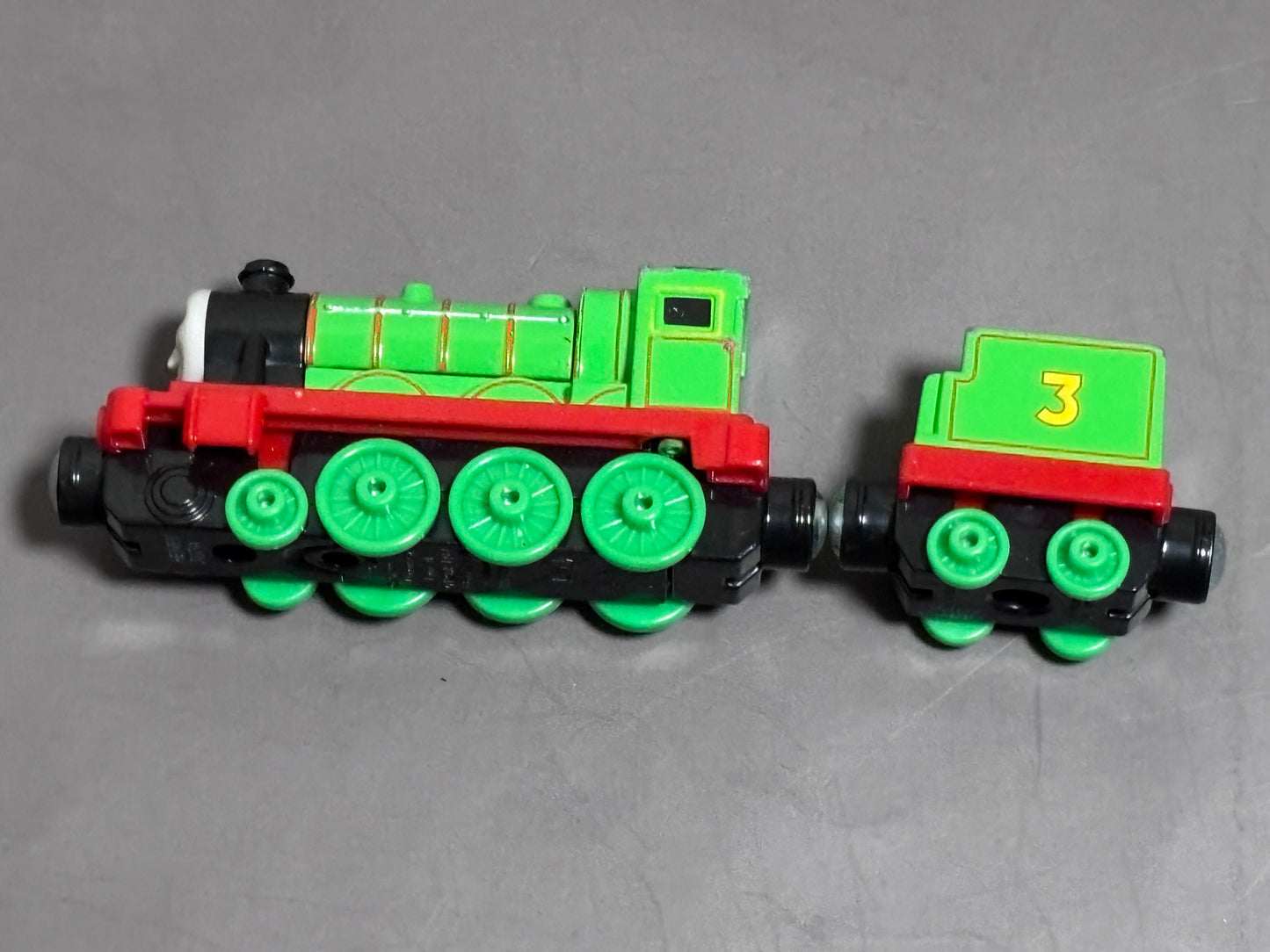 2002 Thomas & Friends Henry + Tender Take N Play Magnetic Diecast Train Engine
