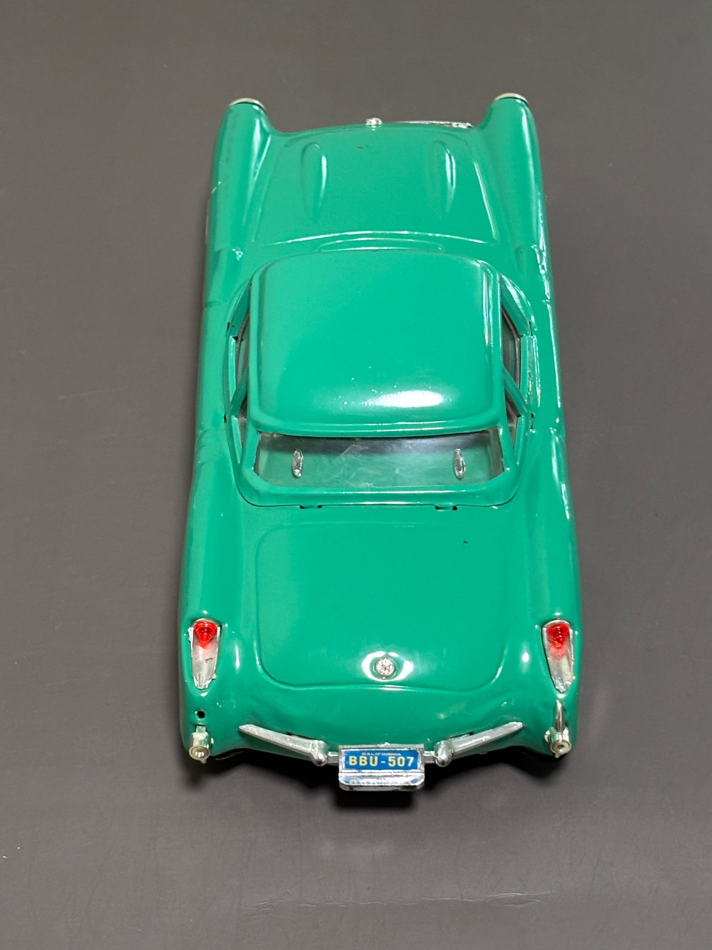 Luxe Car Vintage Cascade Green 1957 Corvette Hardtop Friction 1:18 Tin