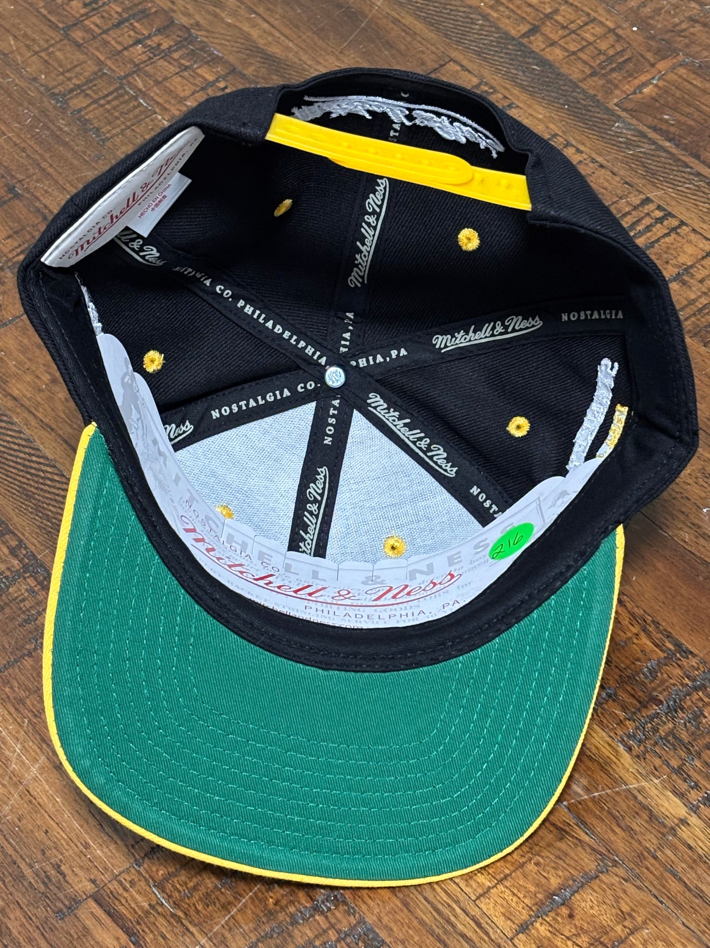 Mitchell & Ness NHL Hockey Pittsburgh Penguins 2017 Stanley Cup Finals Champions Snap Back Adjustable Mesh Trucker Hat White Black Yellow New