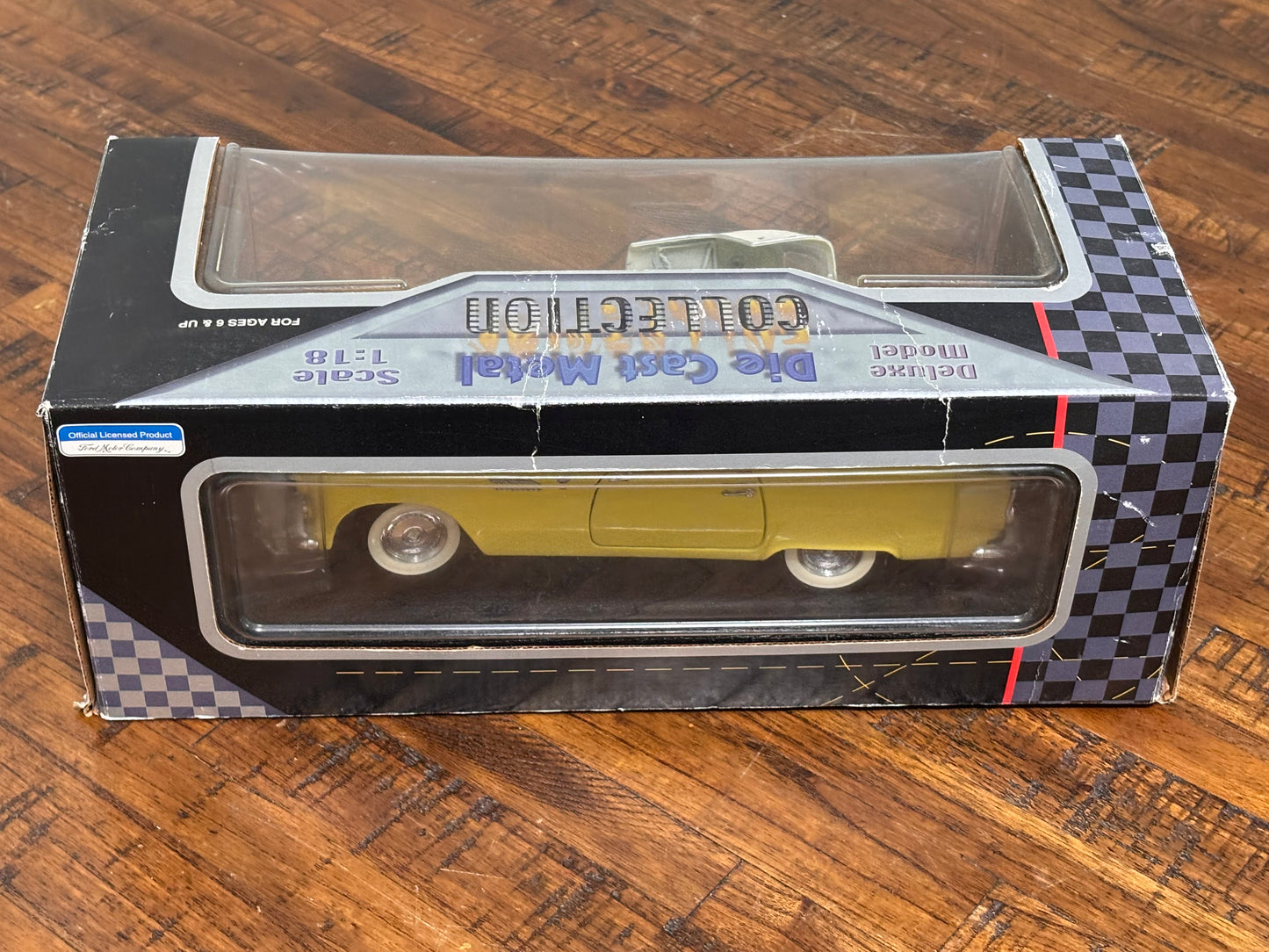 Road Tough 1955 Yellow Ford Thunderbird Removable Hard Top 1:18 Metal Die-Cast