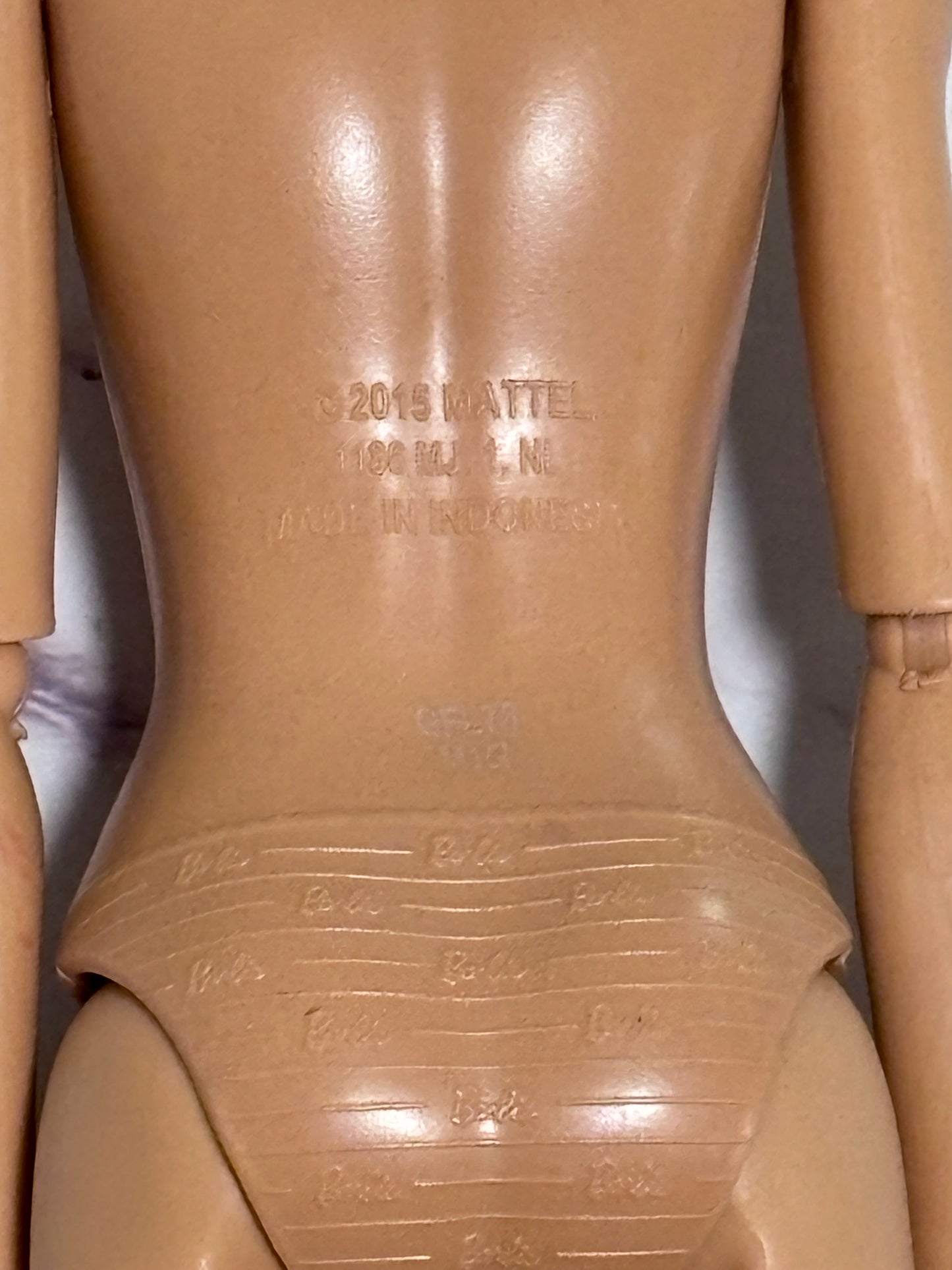 2015 Mattel Barbie Doll Blonde Hair Blue Eyes Articulated Legs Elbows Wrists