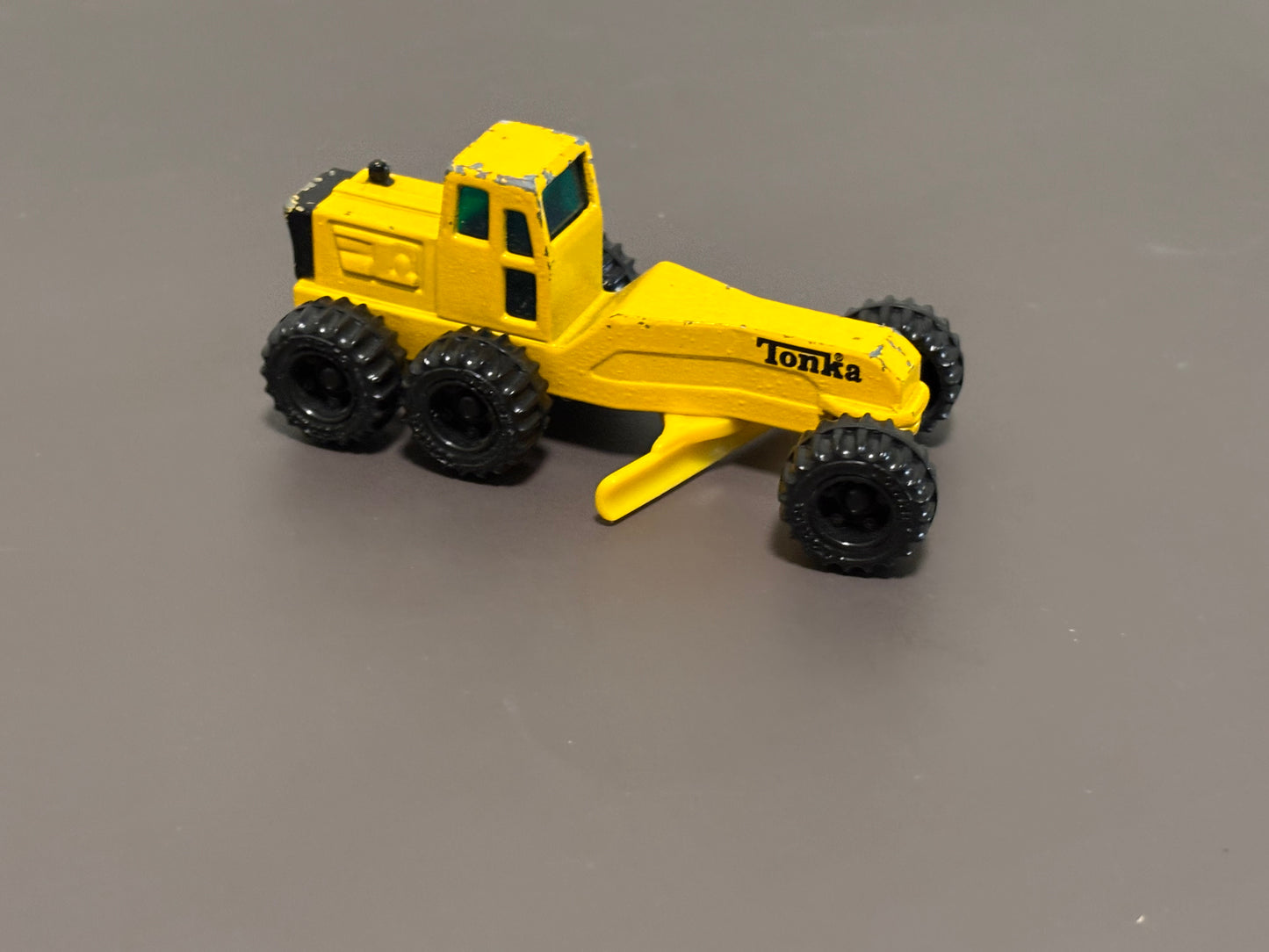 1994 Mini 4" Yellow Tonka Die-Cast Tractor Grader Construction Vehicle 1/64