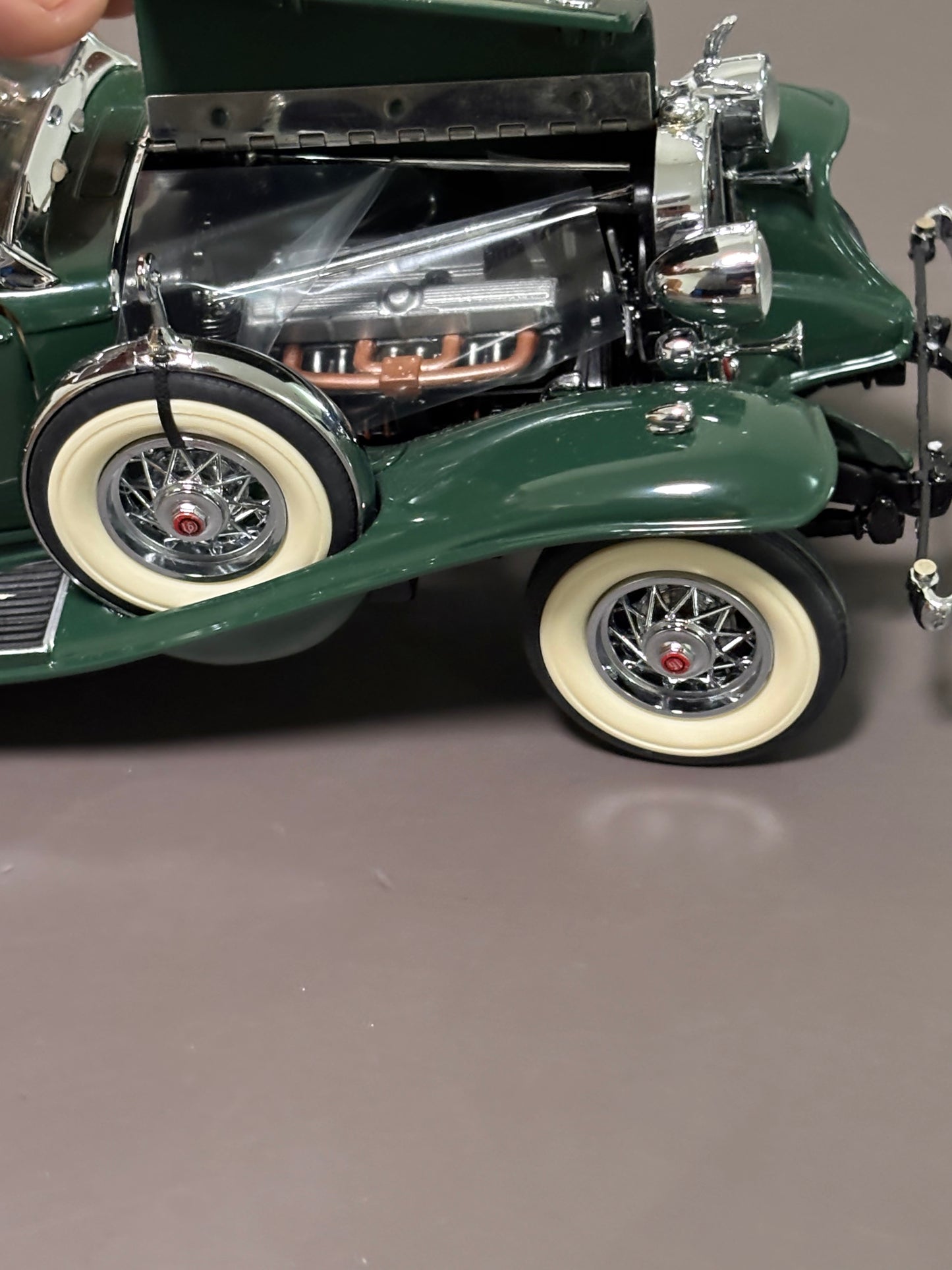 Danbury Mint 1:24 Cadillac V-16 Sport Phaeton 1932 Diecast Green Beige
