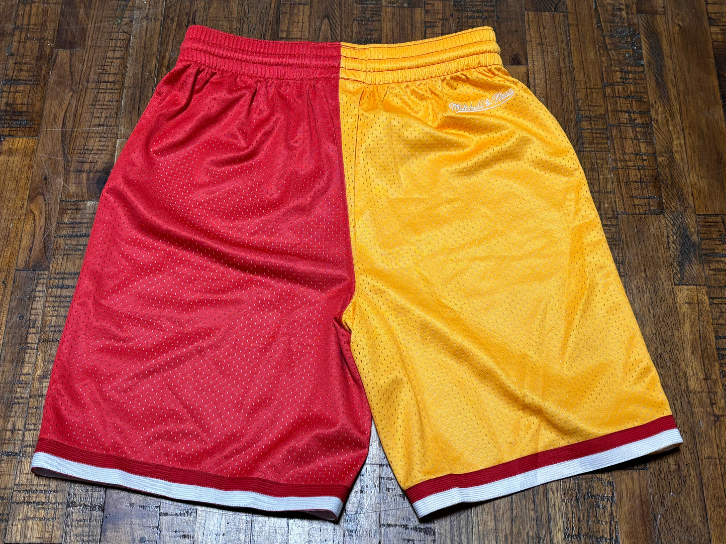 Atlanta Hawks Mitchell & Ness NBA Retro Hardwood Classic HWC Big Face 5.0 Split Shorts Red Yellow Youth Kids Medium M 10-12 New NWOT