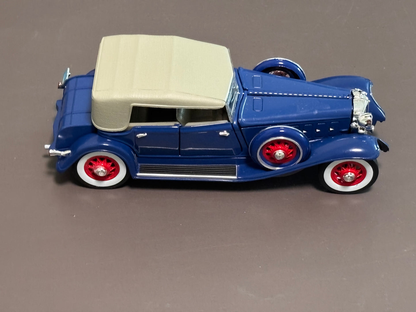 Signature Models 1932 Chrysler LeBaron Convertible Blue Car 1/32 Die Cast