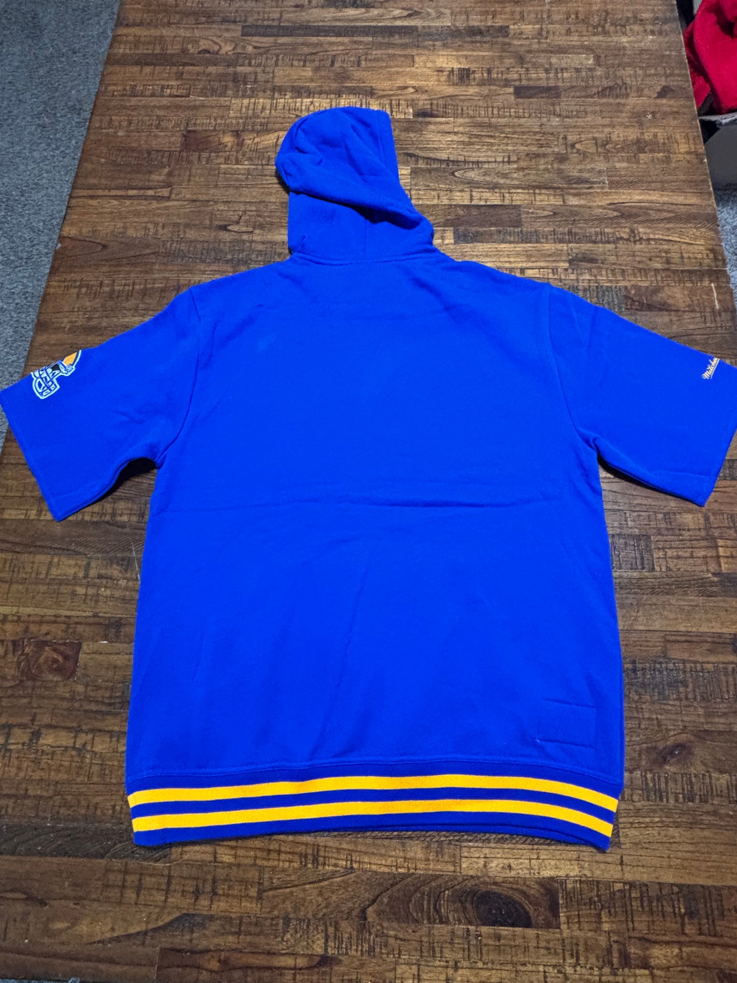 Saint Louis Los Angeles Rams Mitchell & Ness NFL Football Throwback Pre Game Short Sleeve Pullover Hoodie Hooded Sweat Shirt T-Shirt Gold Yellow Blue Men’s Large L New NWOT