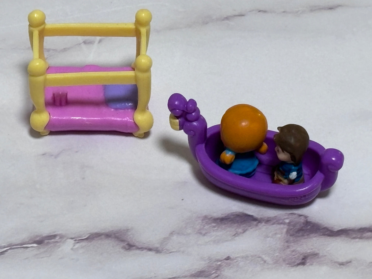 Disney Squinkies Frozen Anna & Kristoff with Accessories Boats and Bed