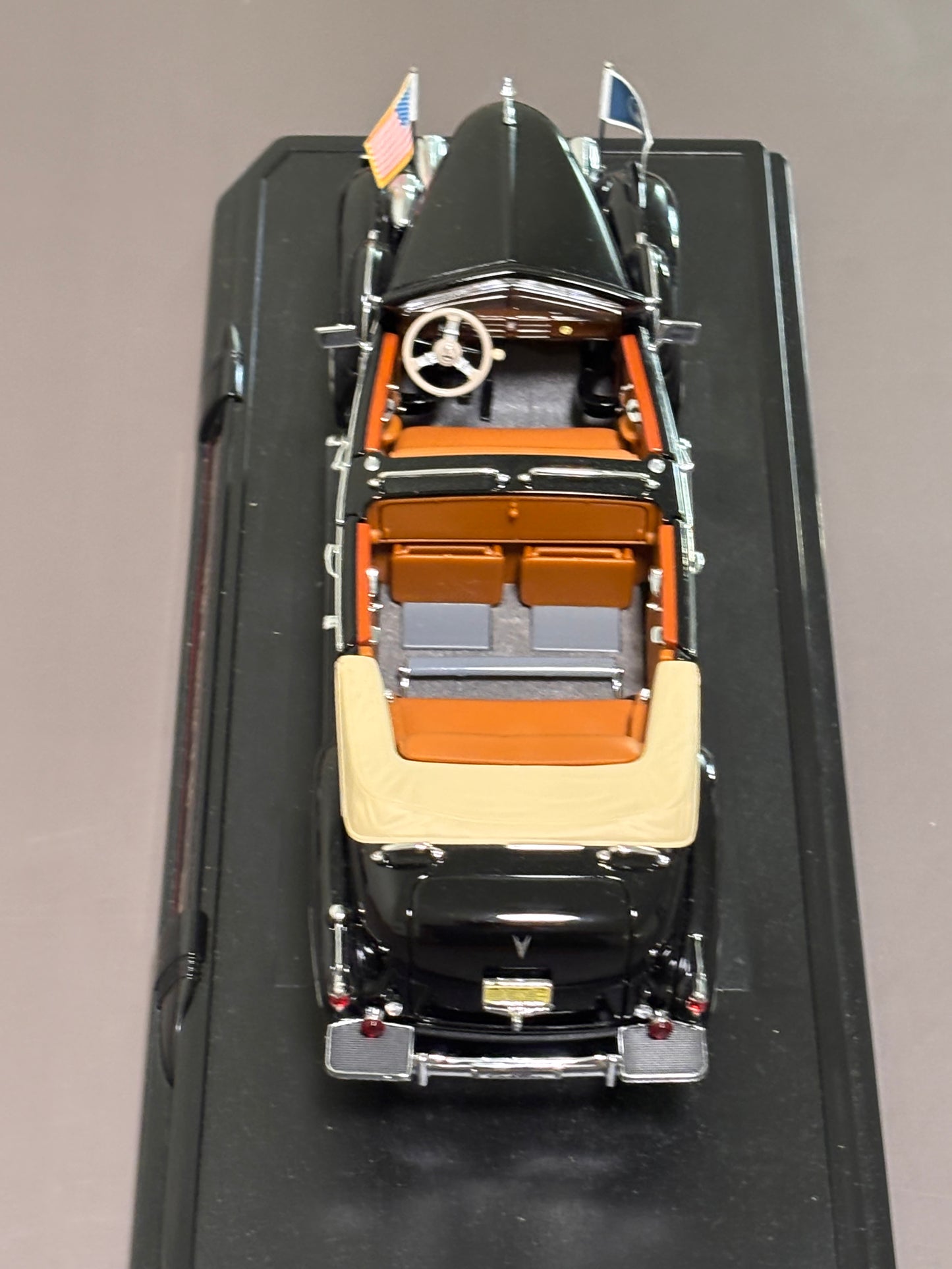 Road Signatures 1938 Cadillac V-16 Presidential Limo Diecast 1:24 Roosevelt
