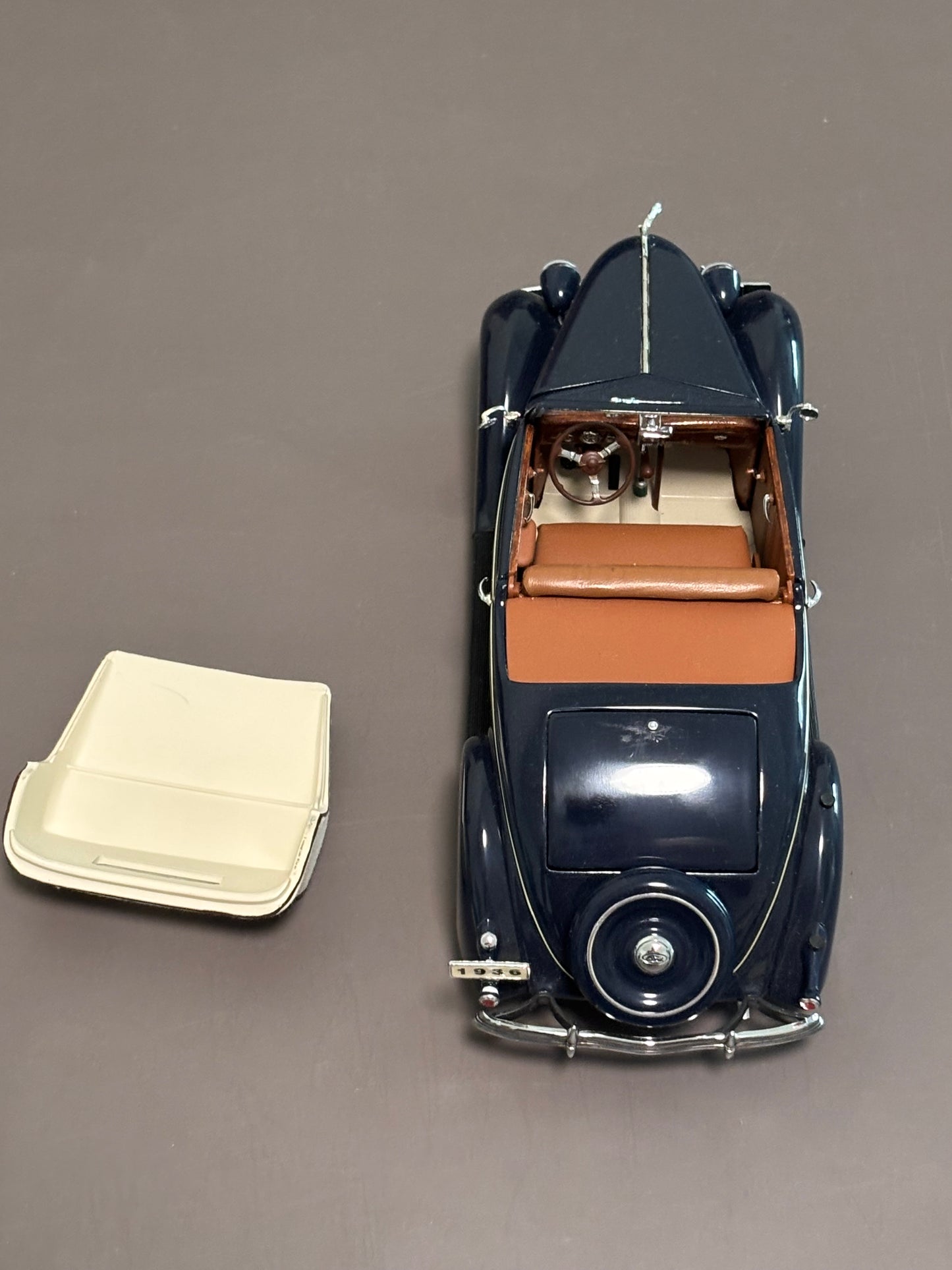 1936 Ford Deluxe Cabriolet Danbury Mint 1:24 Scale Diecast Model Car Blue Convertible