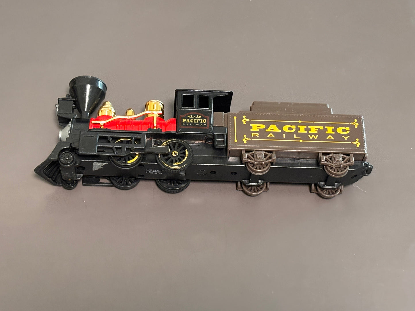 Pacific Railway Classic Steam Locomotive Black Red Gold Plastic Tender 10”