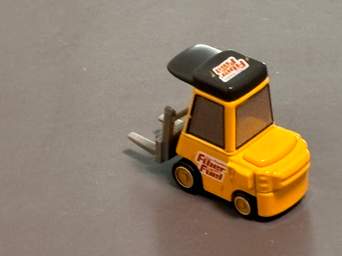 Disney Pixar Cars Mattel Fiber Fuel Pitty Diecast 1:55 Toy Forklift