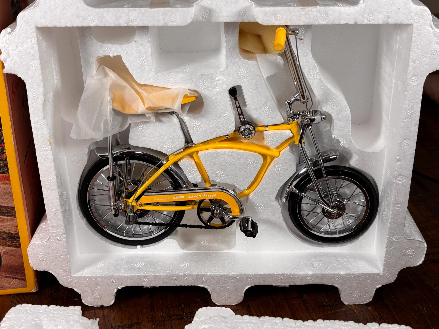 Xonex Schwinn ‘69 Sting -Ray Krate Lemon Peeler Bicycle 1:6 Scale Diecast Model