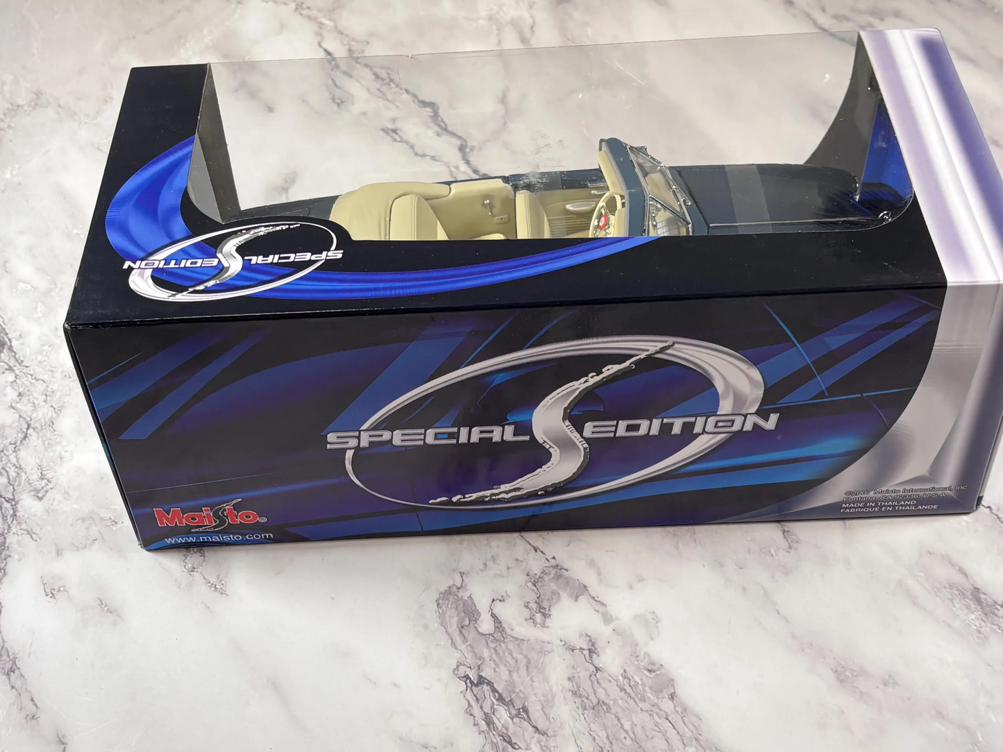 Maisto 1:18 scale 1949 Blue Ford Deluxe Convertible Special Edition Diecast New