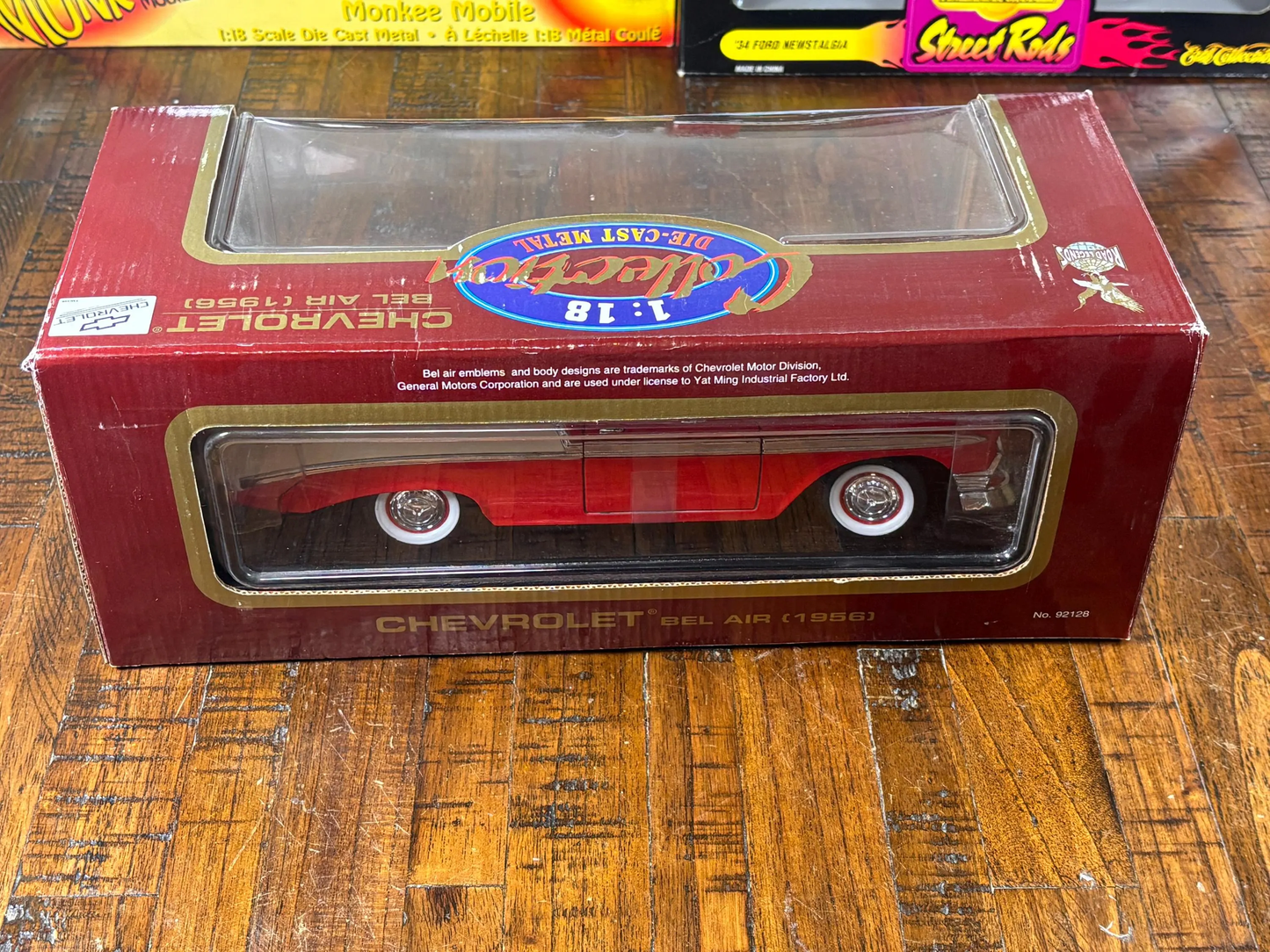 1957 Chevrolet Chevy Convertible Bel Air Road Tough Collection Die-Cast 1:18 New