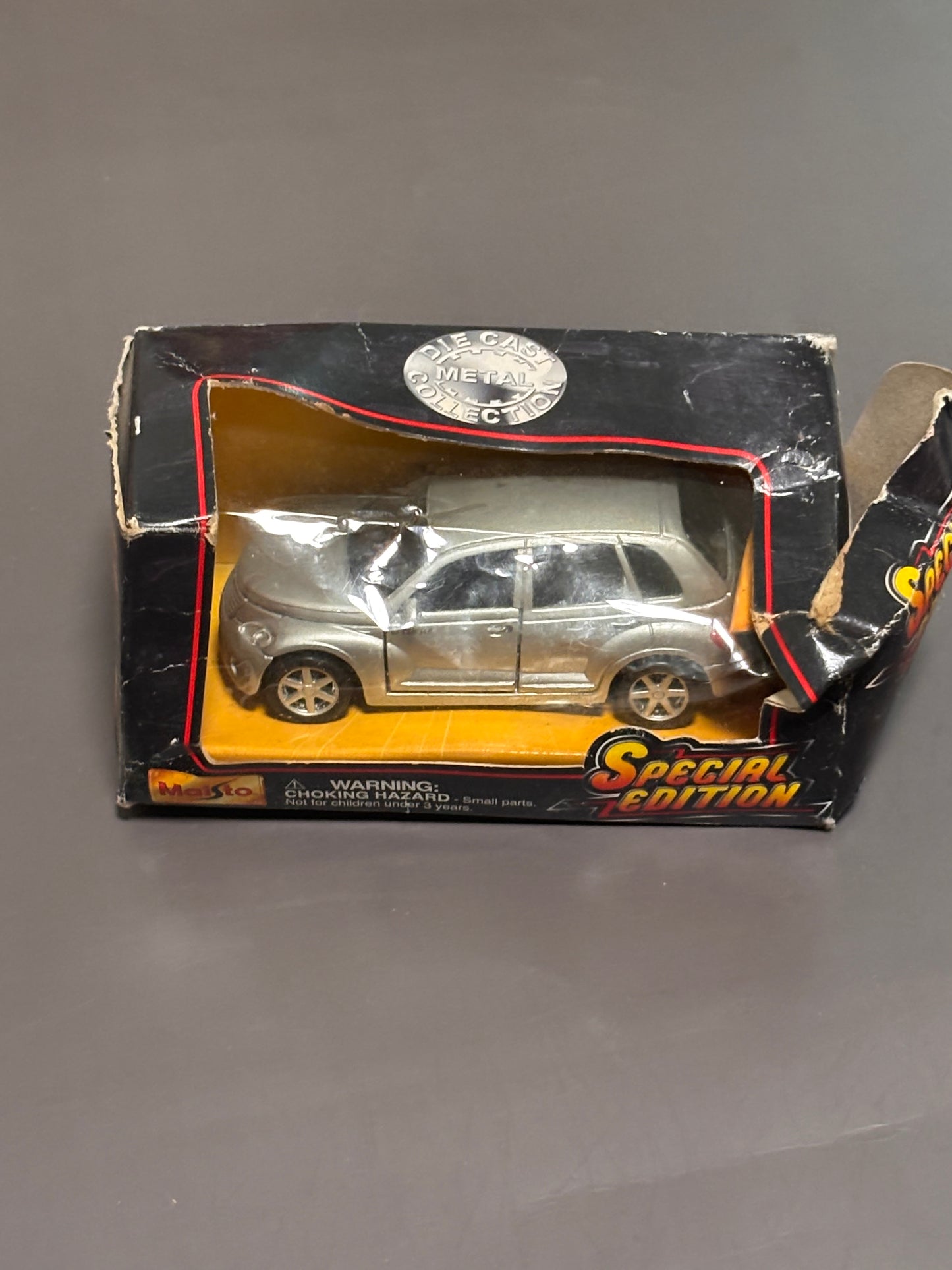 Maisto PT Cruiser Superior Die Cast Model Car Silver Pull Back Action #21001