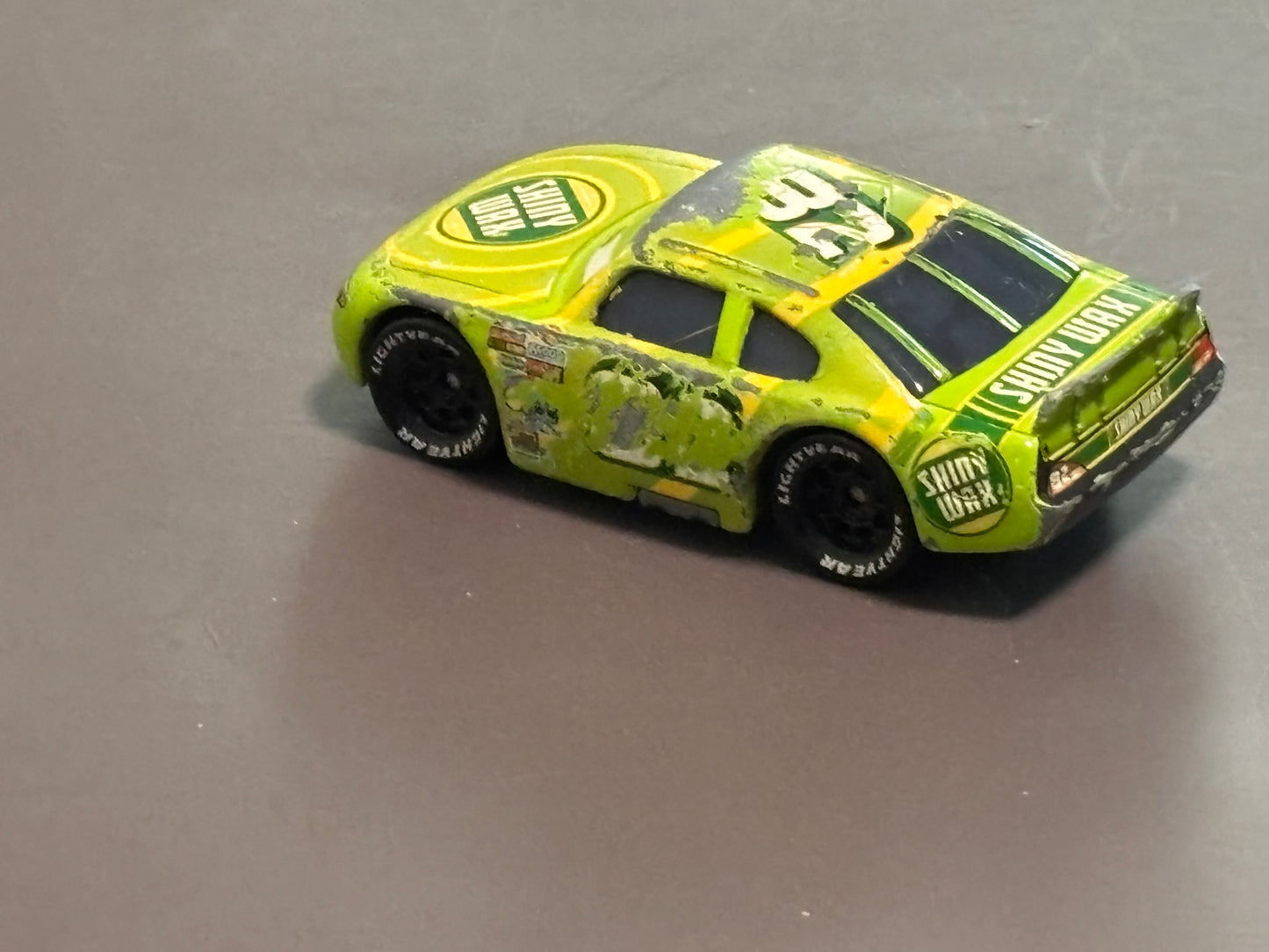 Disney Pixar Cars - Shiny Wax Darren Leadfoot Piston Cup - 1:55 Diecast