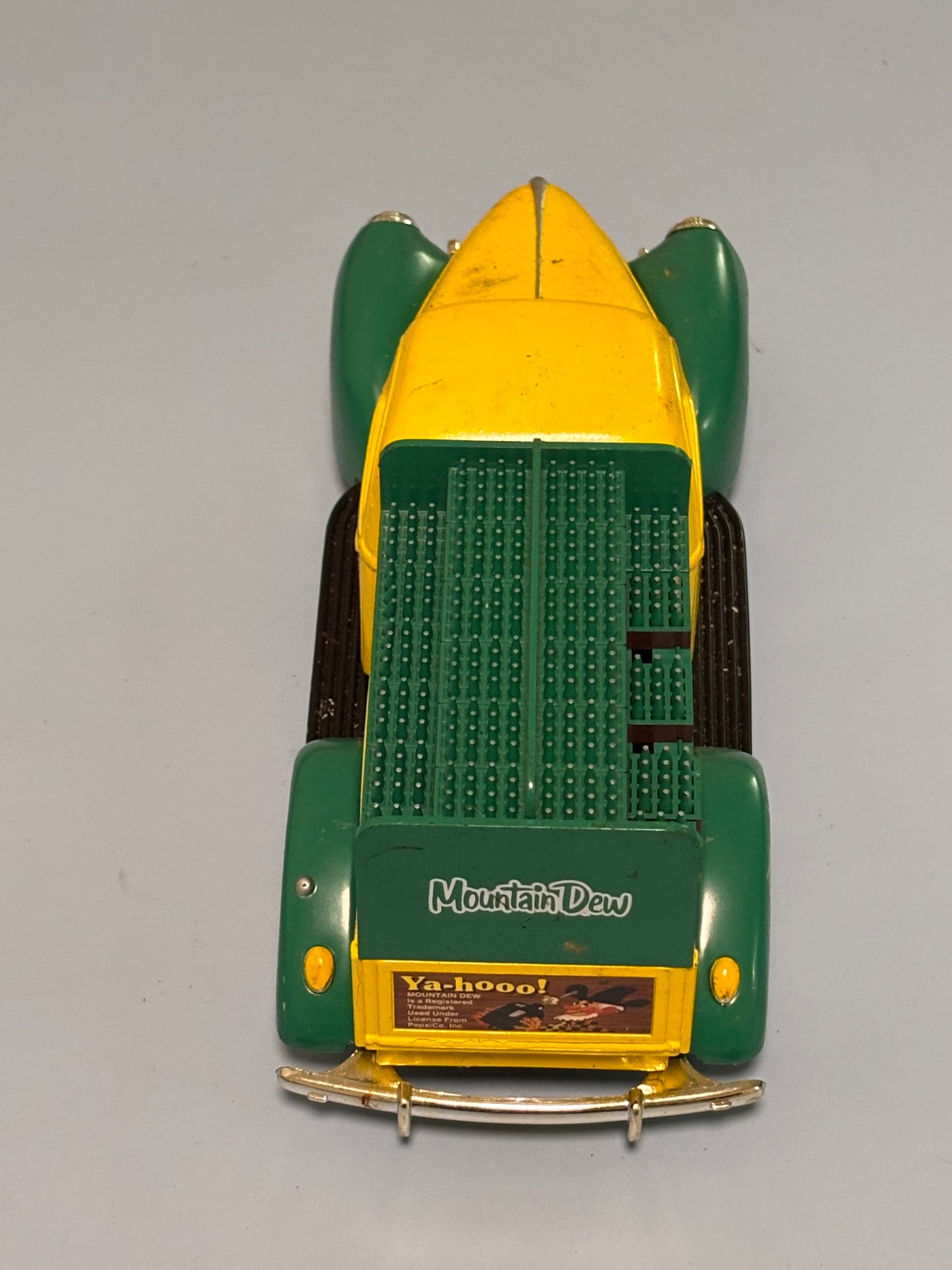 Mountain Dew Ya-hoo! Hillbilly Golden Wheel DieCast 1940 Ford Delivery Truck Bottles