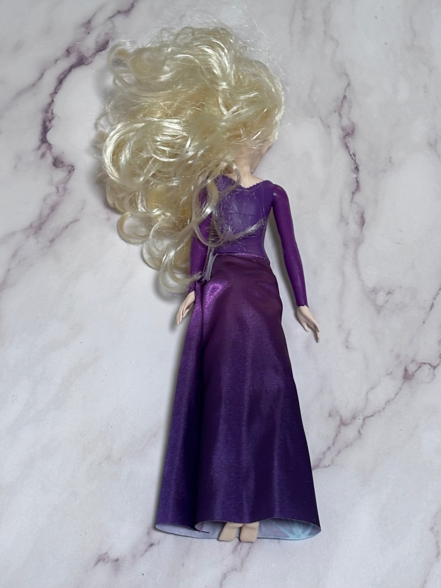 Mattel 2022 Frozen 2 Arendelle Fashions Elsa Fashion Doll Disney