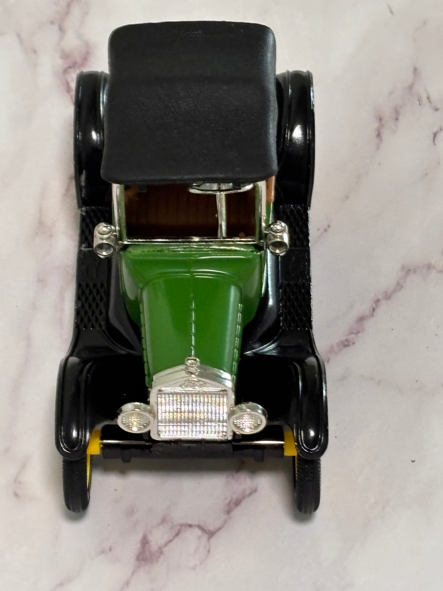 John Deere - ERTL 1918 Ford Model T Runabout with Trailer - Bank Diecast Vintage