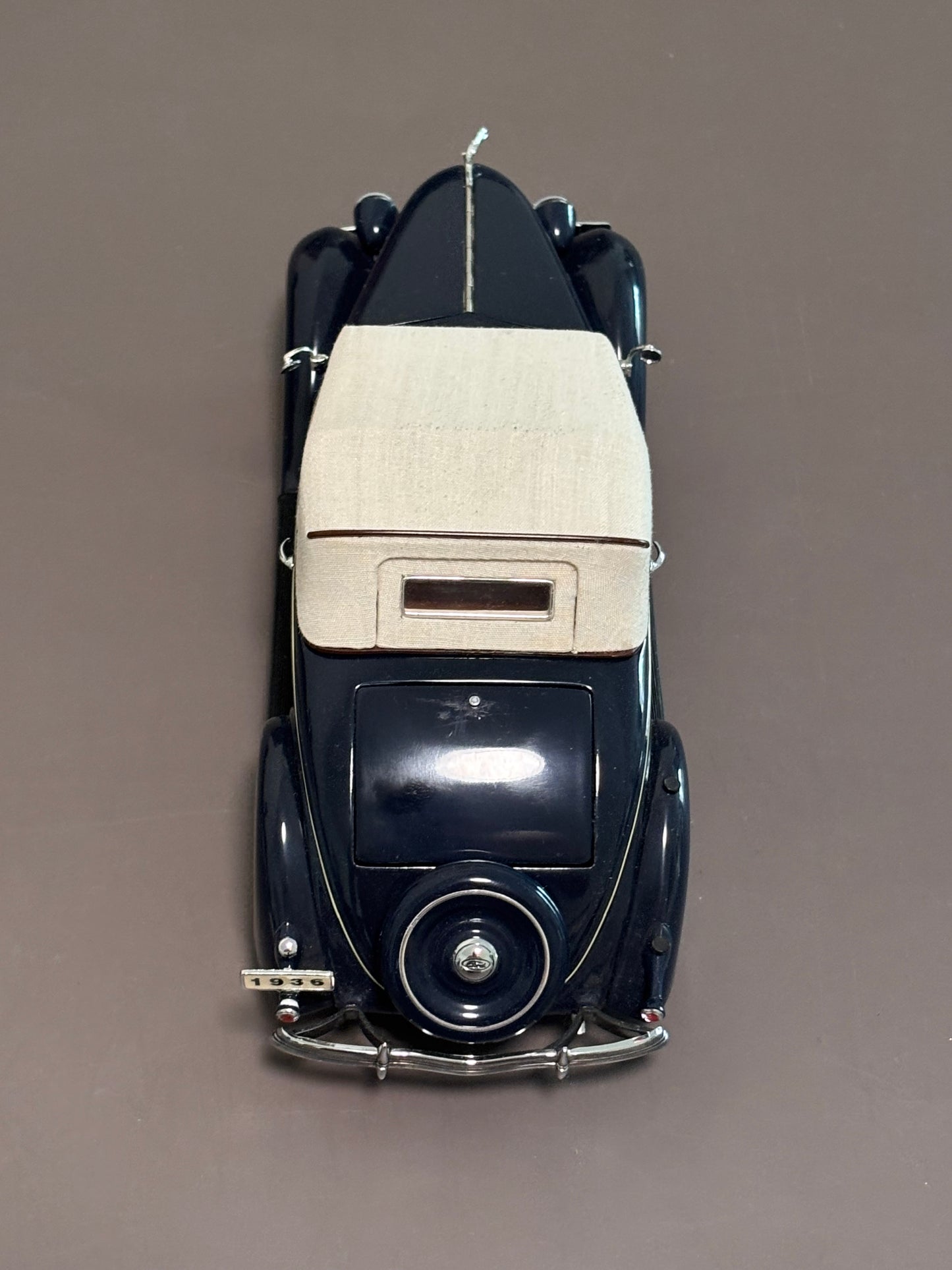 1936 Ford Deluxe Cabriolet Danbury Mint 1:24 Scale Diecast Model Car Blue Convertible