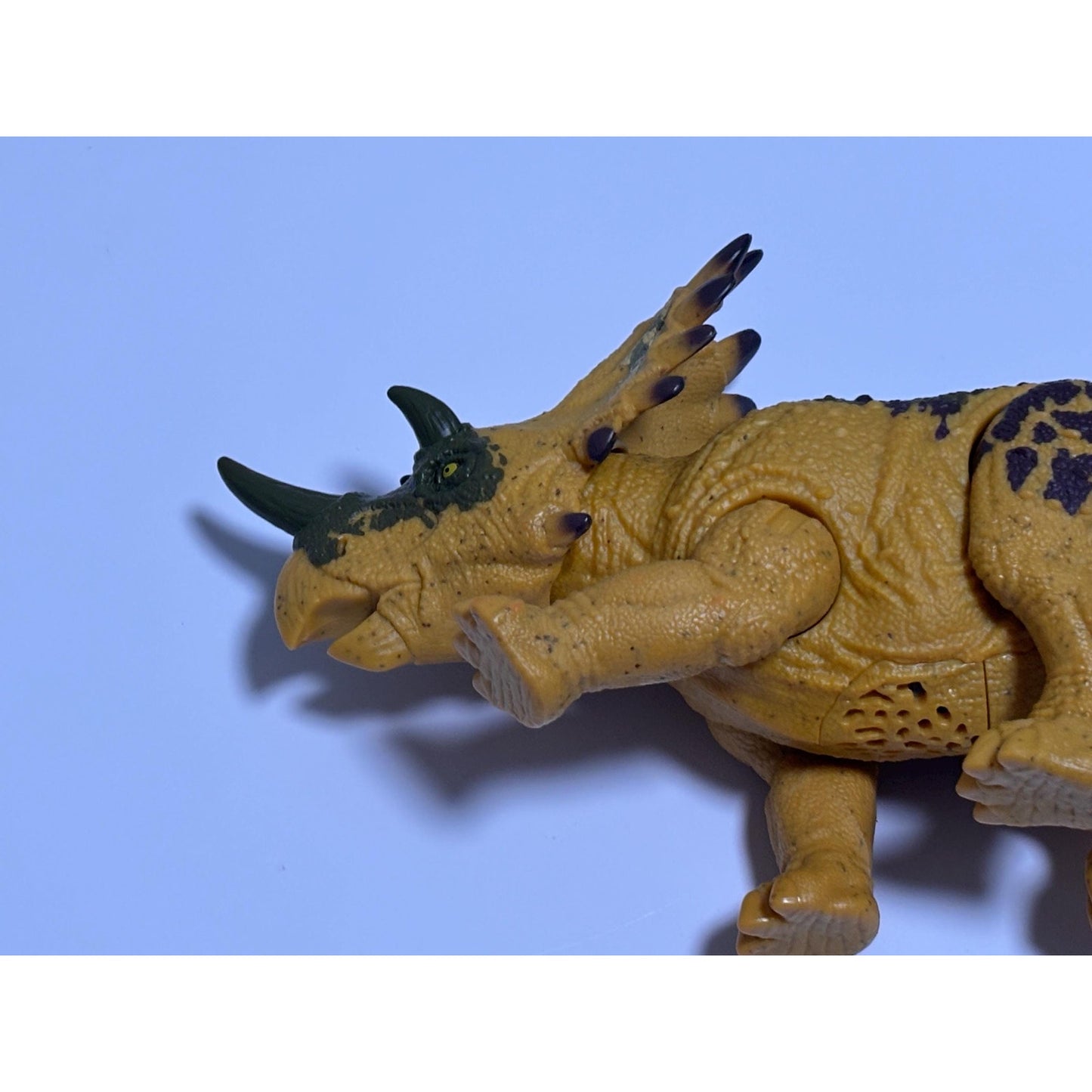 Mattel Jurassic World Wild Roar Dinosaur Toy Sound & Attack Move Regaliceratops