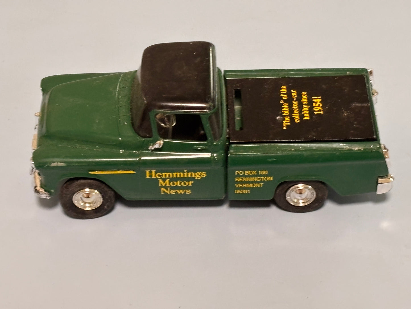 ERTL 1955 Chevy Cameo Pickup Truck Hemmings Motor News Coin Bank Green/Yellow