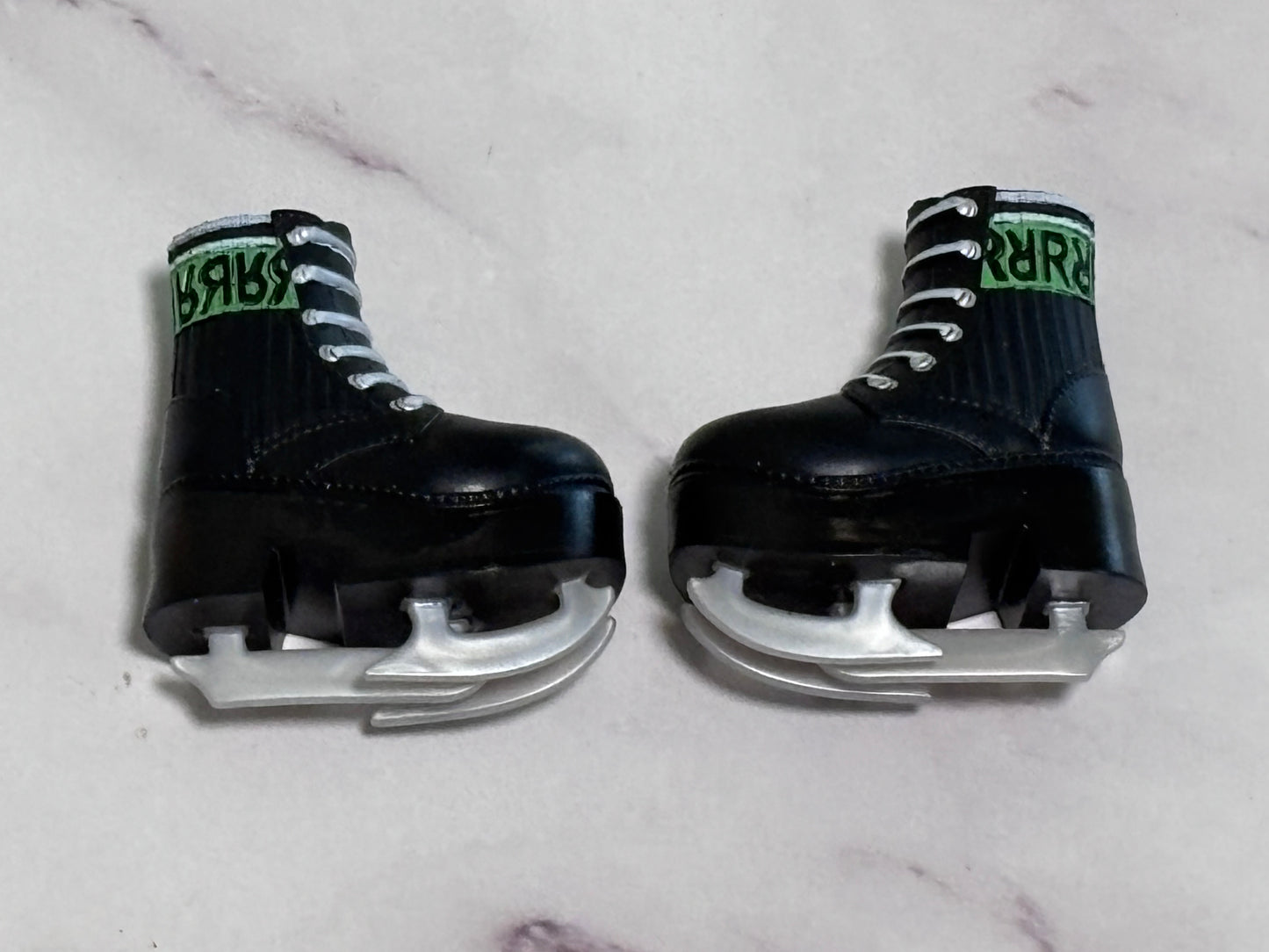 Rainbow High Winter Break Jade Hunter Doll Ice Skates Boots Shoes