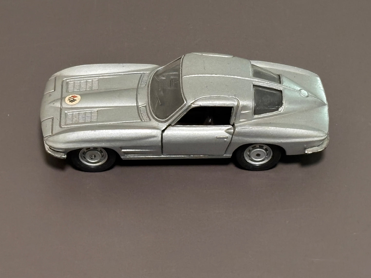 1996 Maisto '63 Corvette Split Window 1:38 Silver Diecast Door Open Rubber Tires