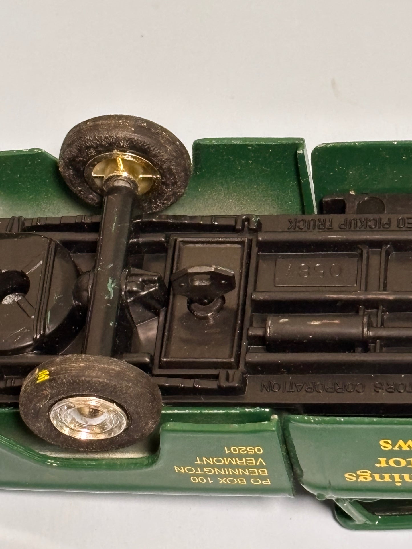 ERTL 1955 Chevy Cameo Pickup Truck Hemmings Motor News Coin Bank Green/Yellow