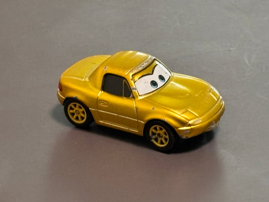 Mattel Disney Pixar Cars Gold Mia 1:55 Mazda MX-5 Die cast