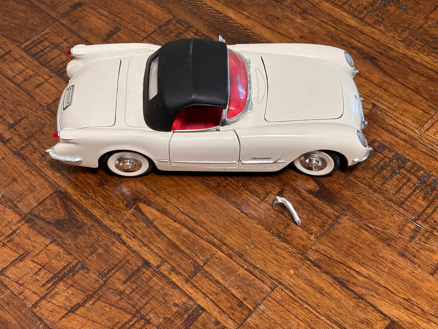 Mira ~ Golden Line 1953 Chevrolet Corvette Convertible White 1:18 Metal Diecast