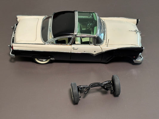 Danbury Mint 1:24 1955 Ford Fairlane Crown Victoria Black & White Diecast Car