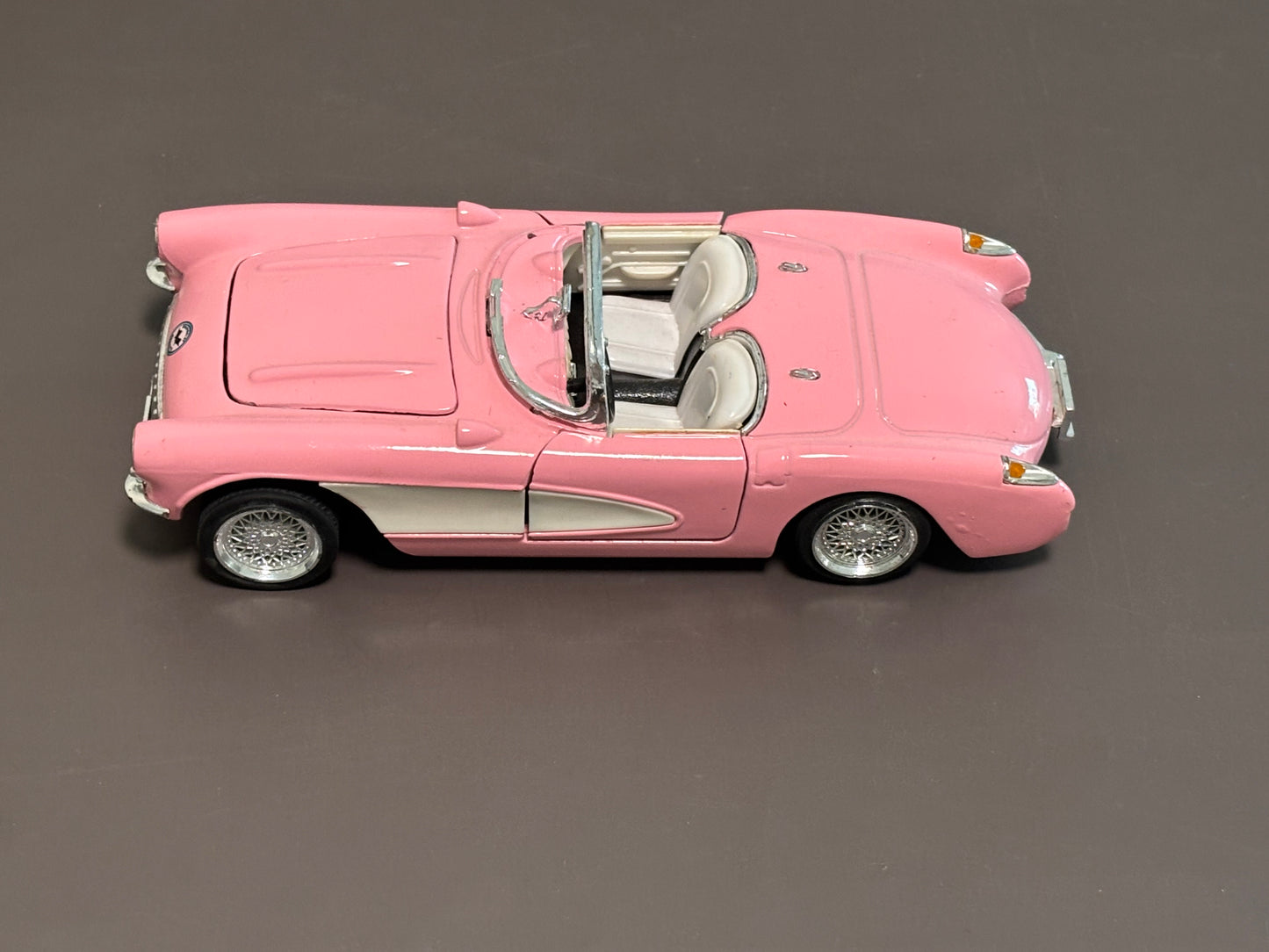 Chey Chevrolet Corvette 1957 Pink Convertible Die Cast 1/24 SS9413 Sunnyside