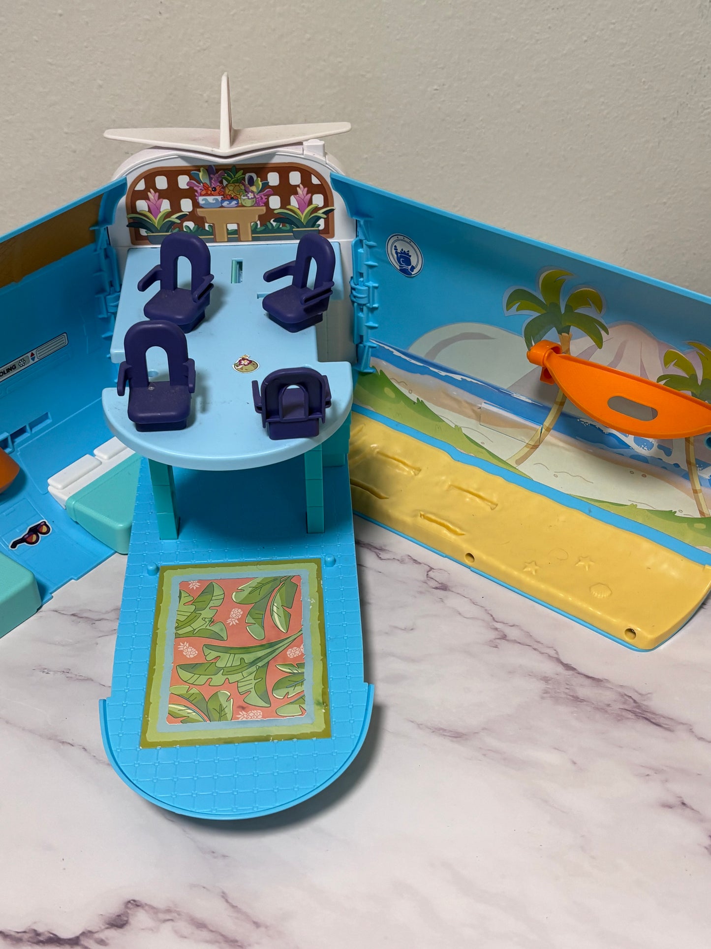Bluey 3-in-1 Transforming Plane Figure Playset Airplane Boat Resort