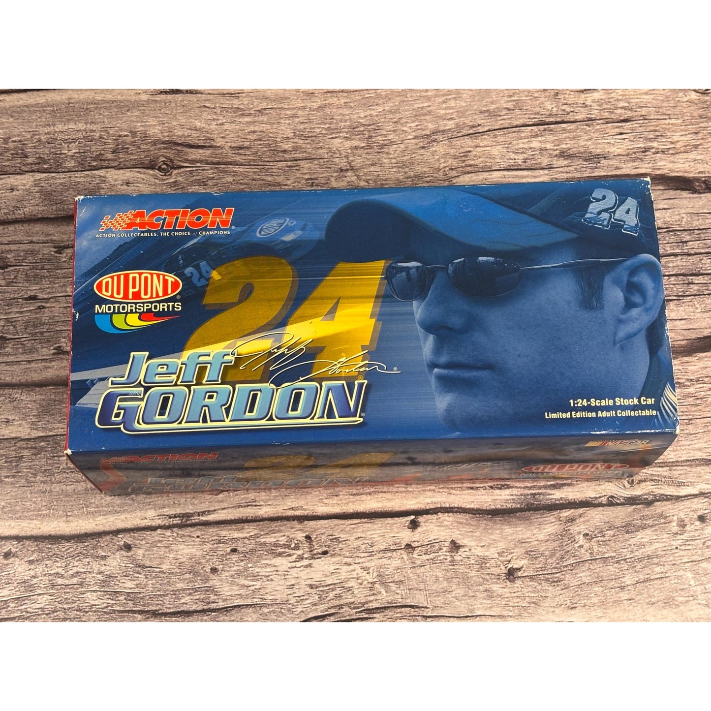 Jeff Gordon #24 DuPont 2004 Monte Carlo Action 1:24 scale car NASCAR