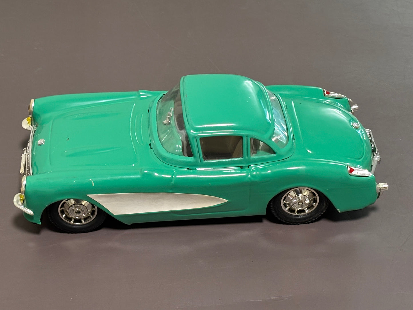 Luxe Car Vintage Cascade Green 1957 Corvette Hardtop Friction 1:18 Tin