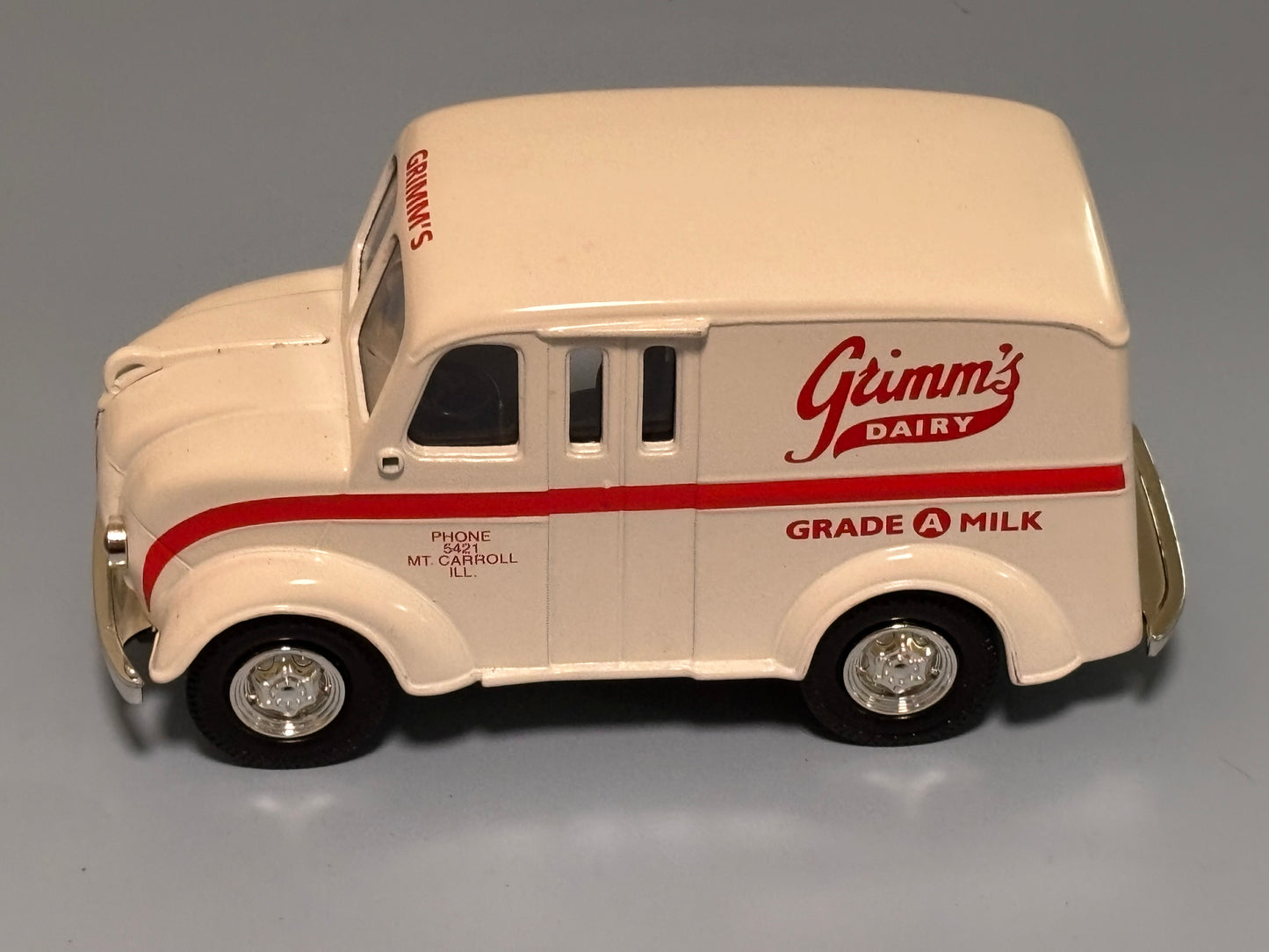 Ertl Collectible 1950 Divco Delivery Truck Diecast Grimm"s Dairy Bank LE 500