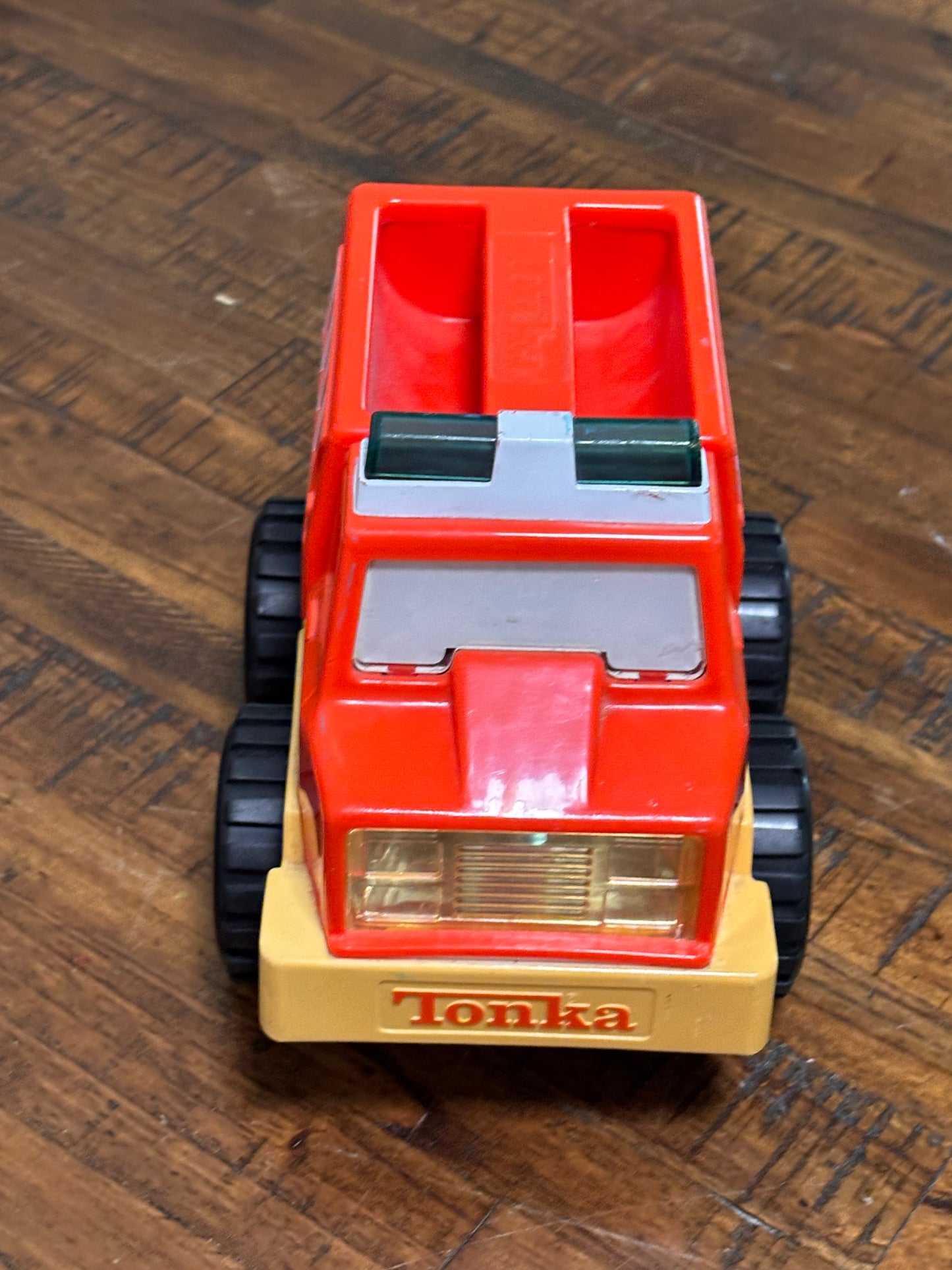 Vintage Tonka Red Fire Truck 1991 Light Up Squeeze Handle