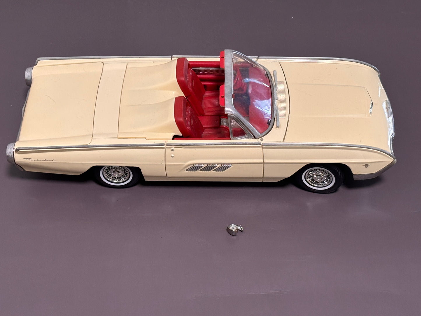 Anson 1/18 Scale Diecast 30334 - 1963 Ford Thunderbird - Cream 4 Seater